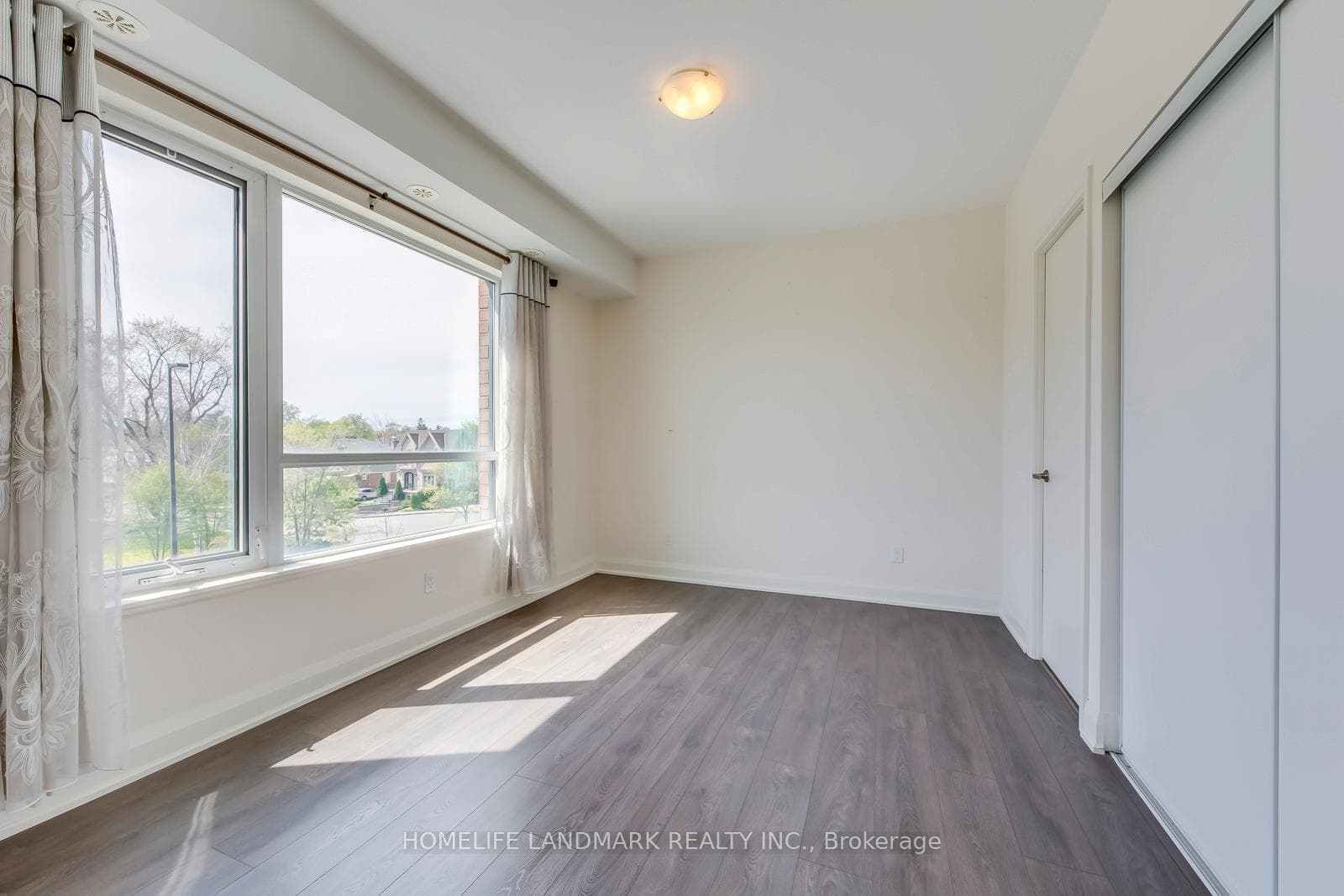 365 Beecroft Road Unit 112 photo 17