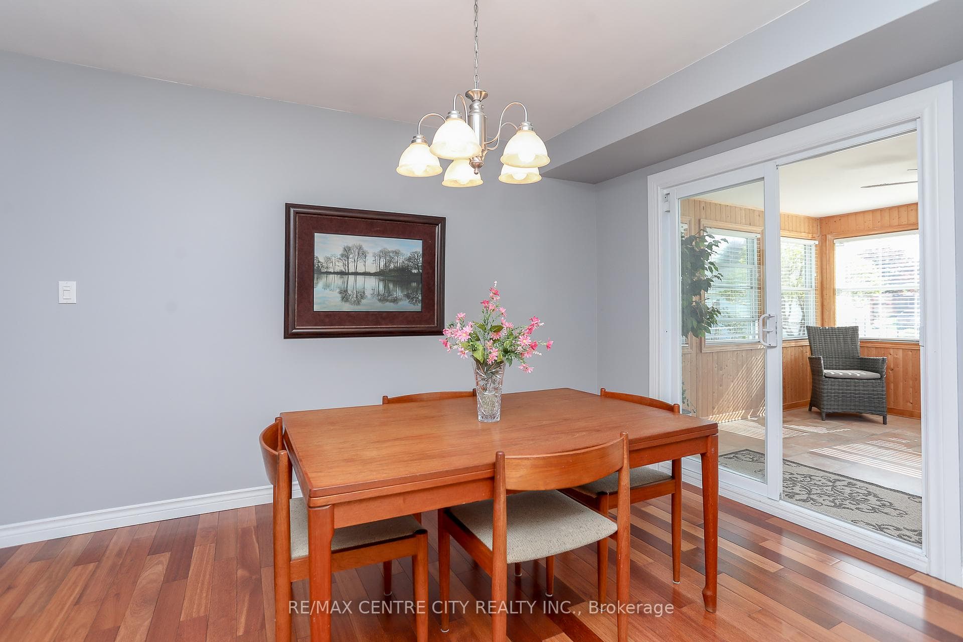 90 LAWRENCE Avenue photo 17