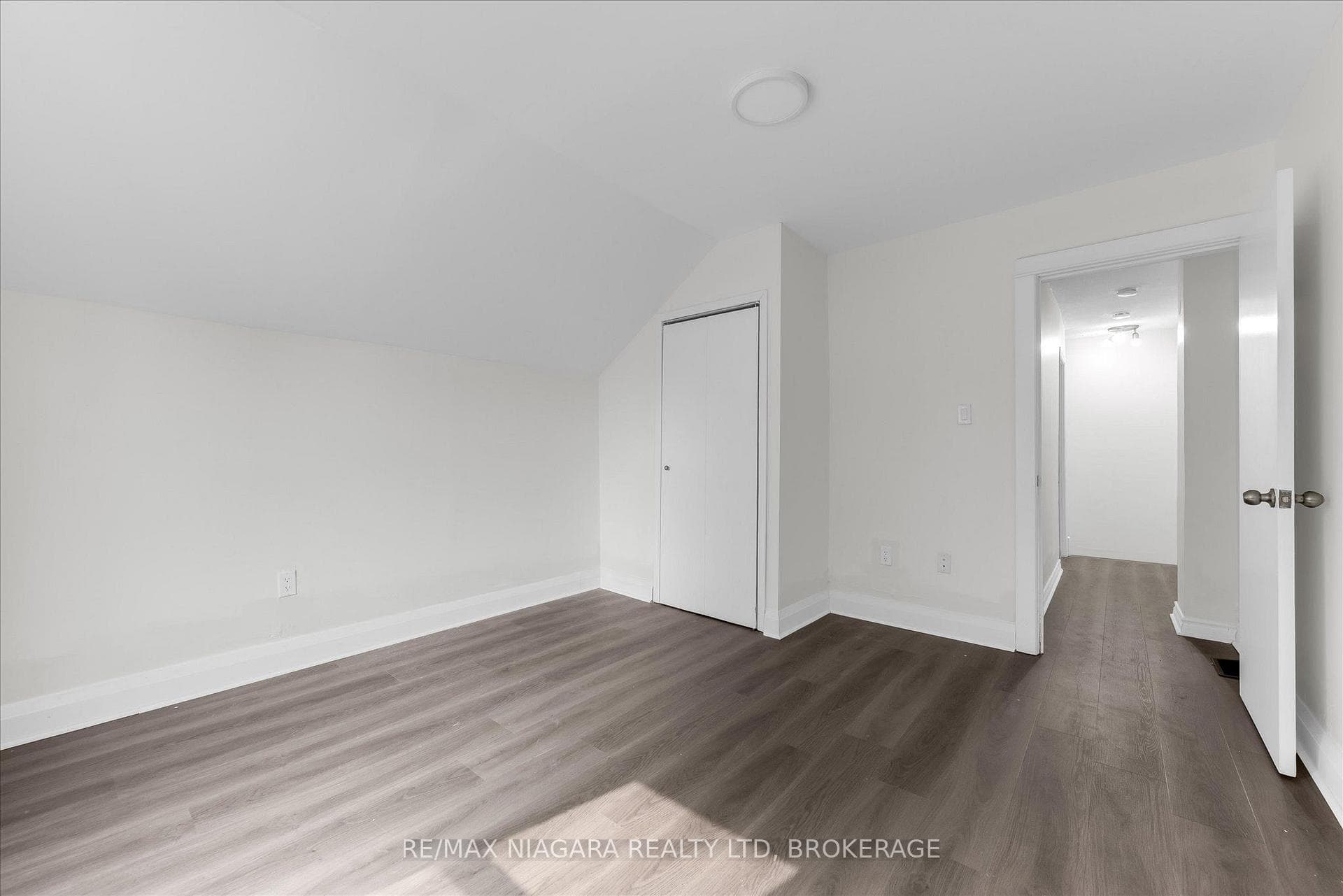 154 Fares Street photo 19