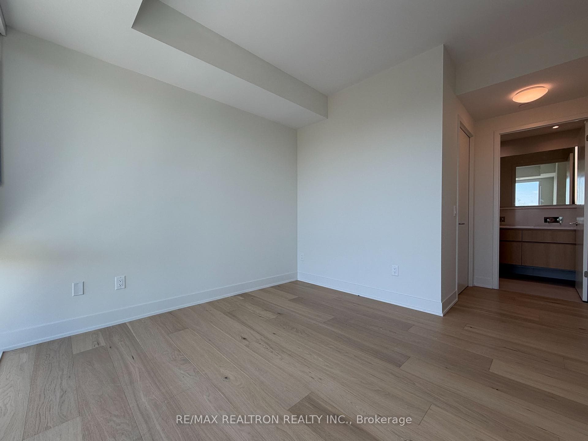 322 Dupont Street Unit 502 photo 18