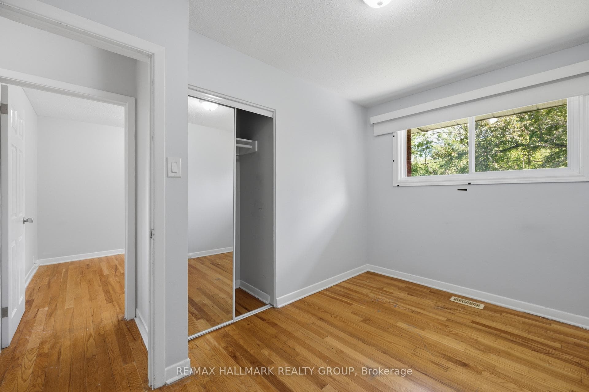 45 Hilliard Avenue photo 26