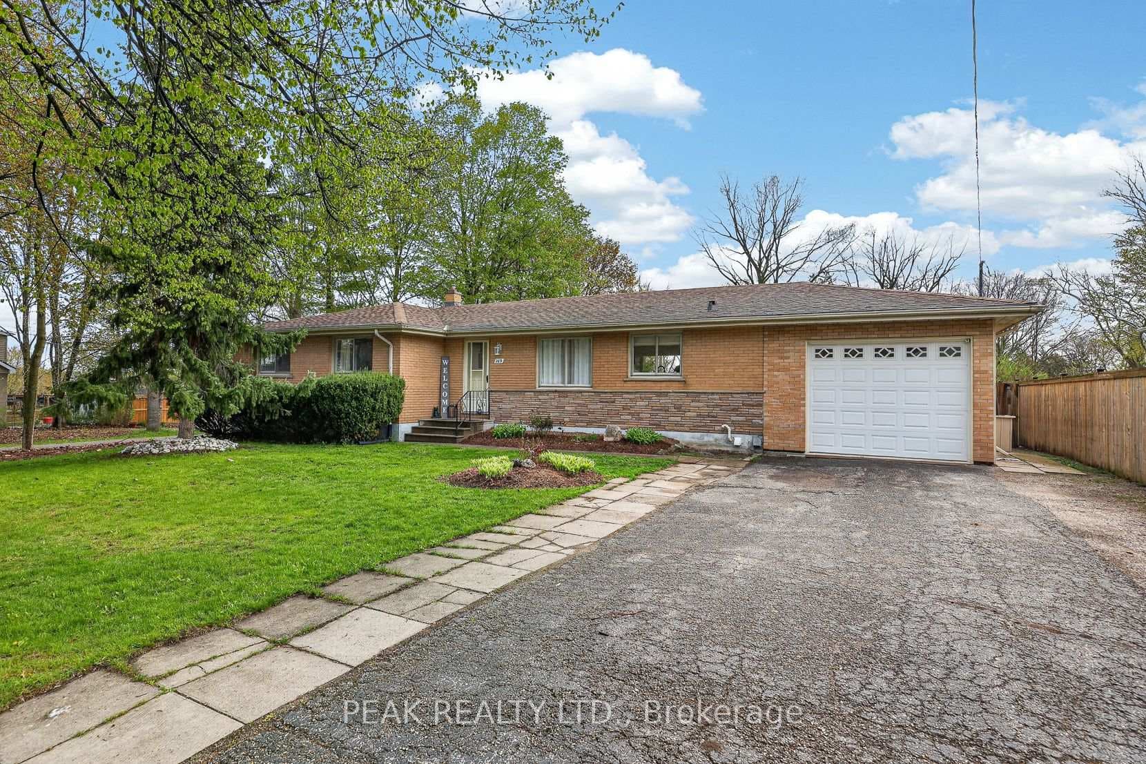 269 Robinson Street photo 4