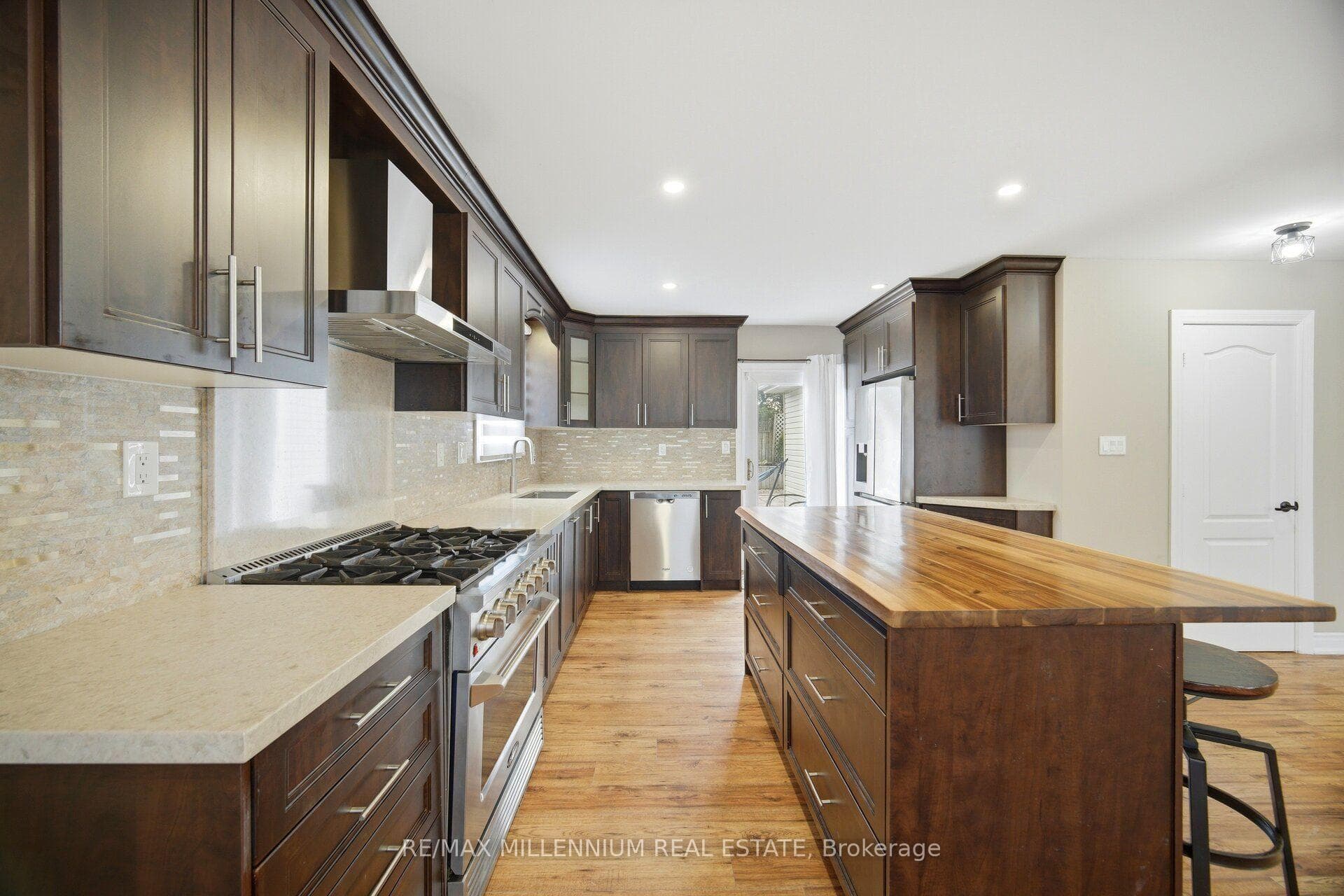 16 Brenda Boulevard photo 14