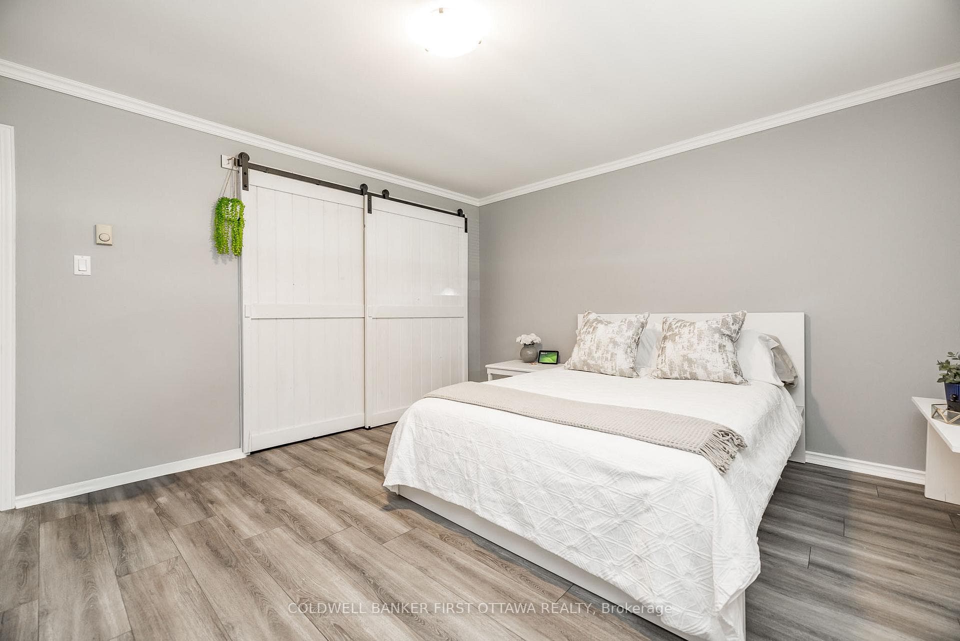 6779 Roger Stevens Drive photo 20