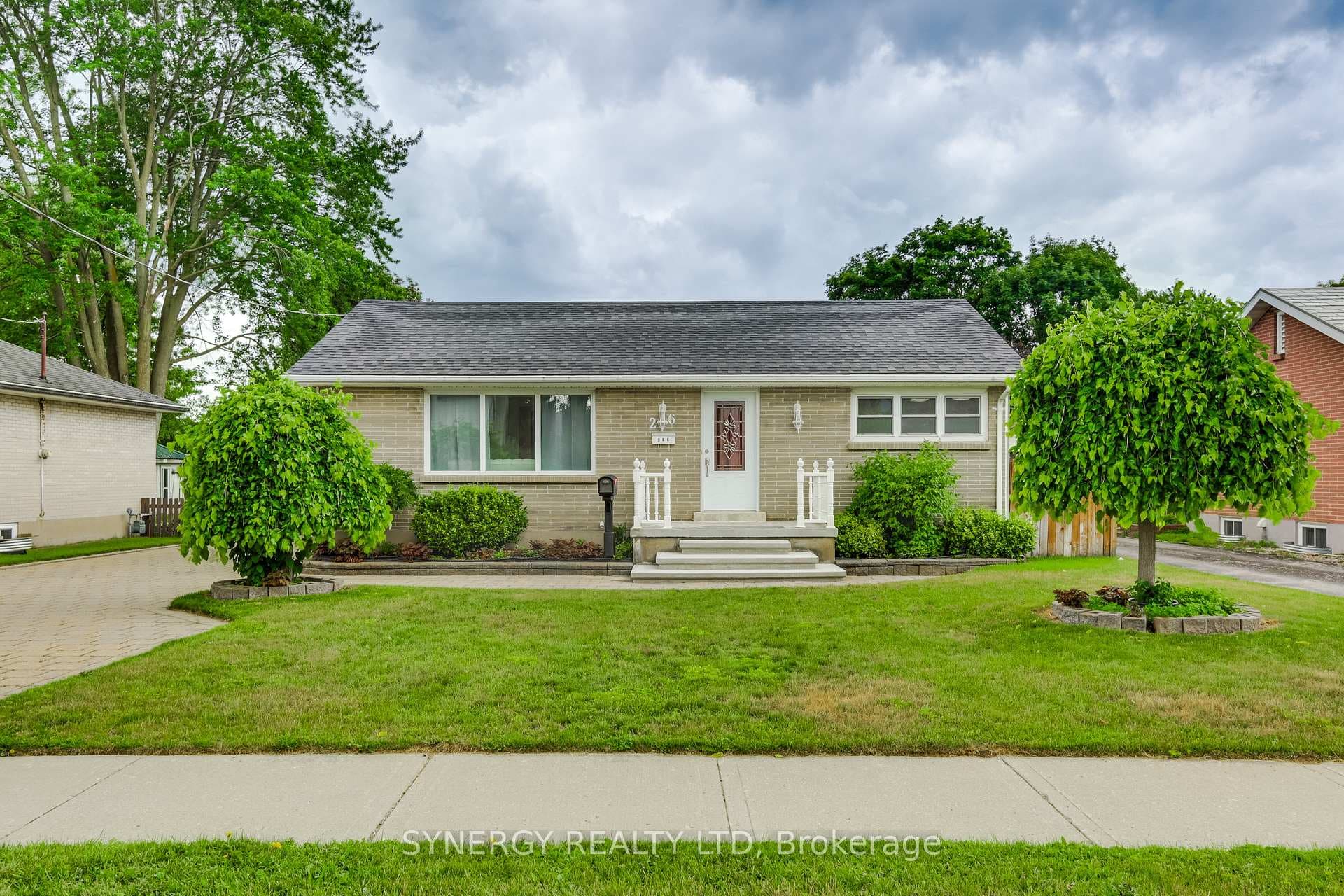 266 Adelaide Street photo 1