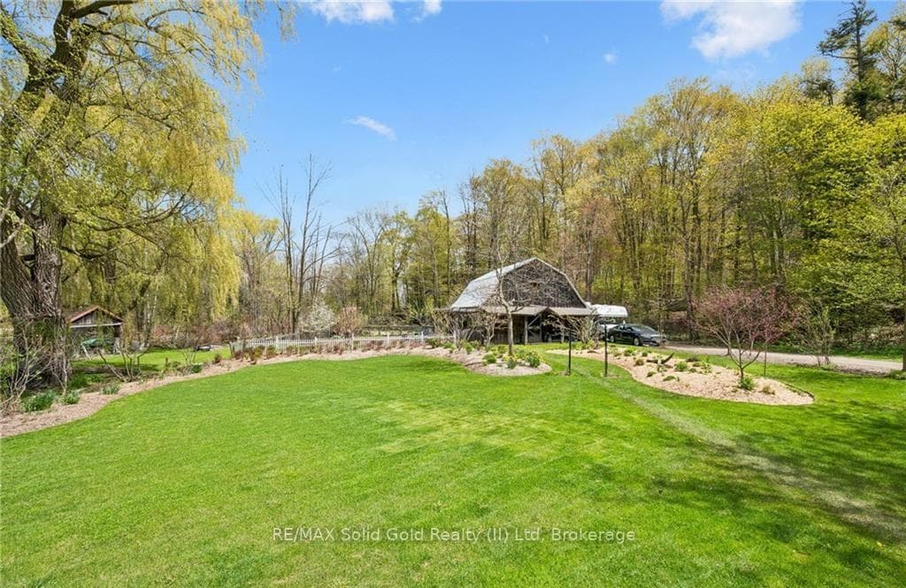 2073 Maplewood Road photo 42