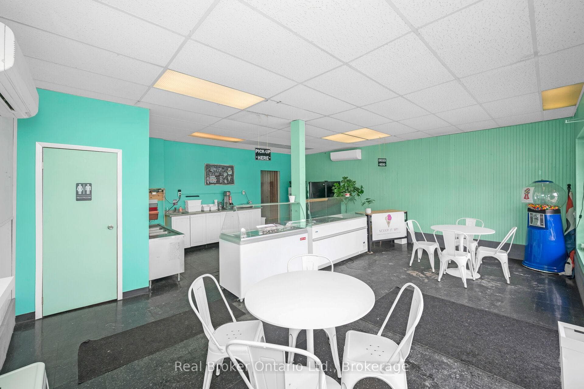 122 KING Street photo 5