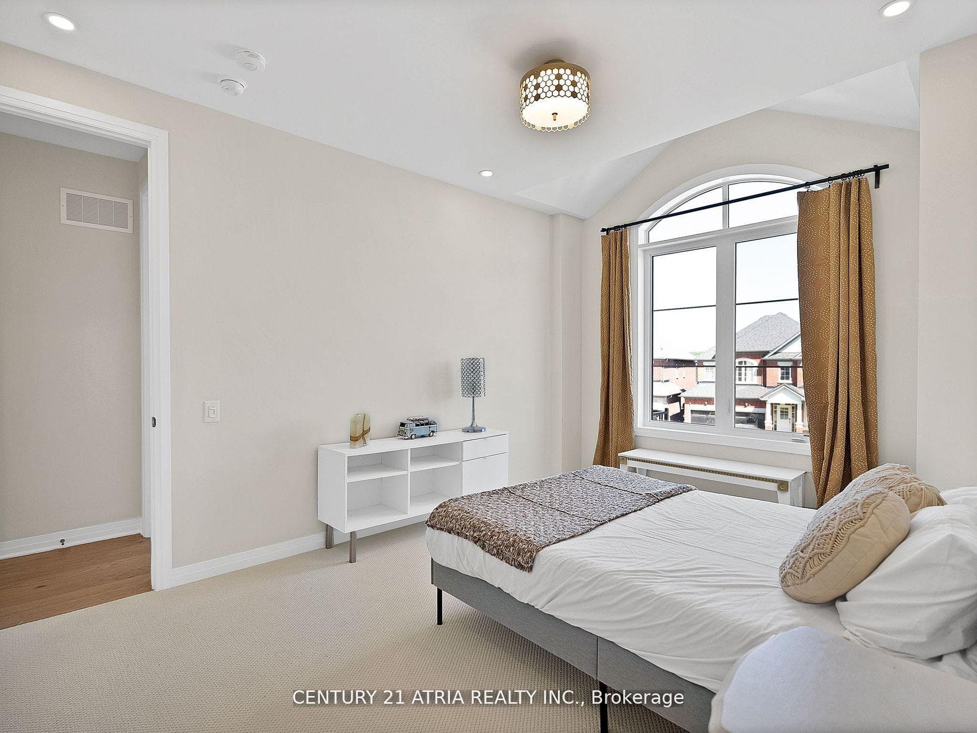 1193 Wickham Road photo 20