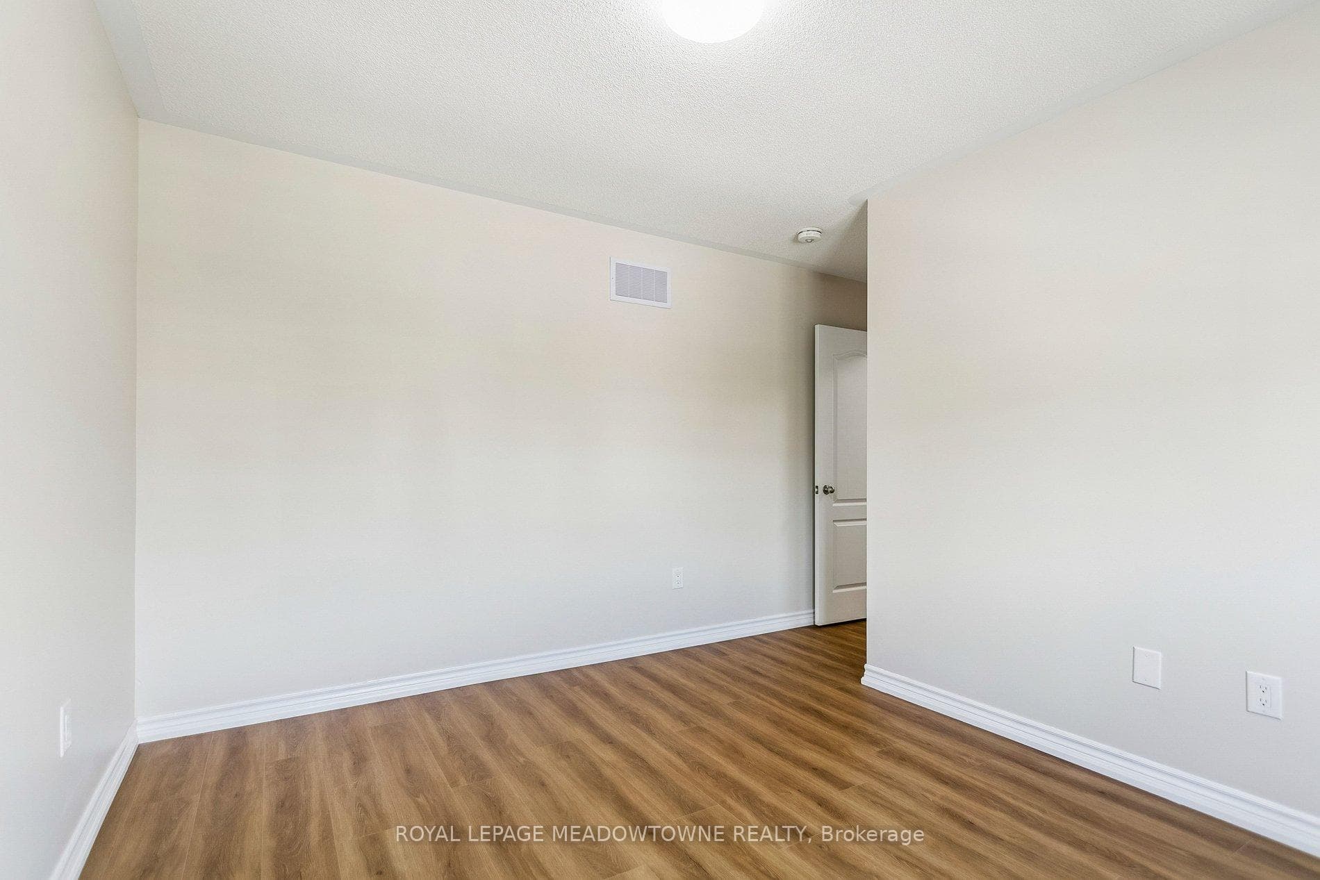 15 Learmont Avenue Unit Upper photo 32
