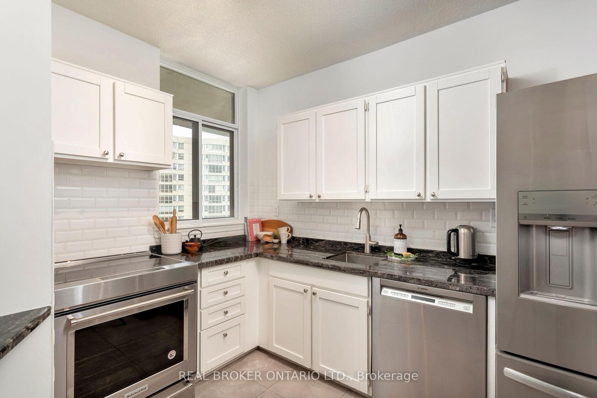 5250 Lakeshore Road Unit 607 photo 19