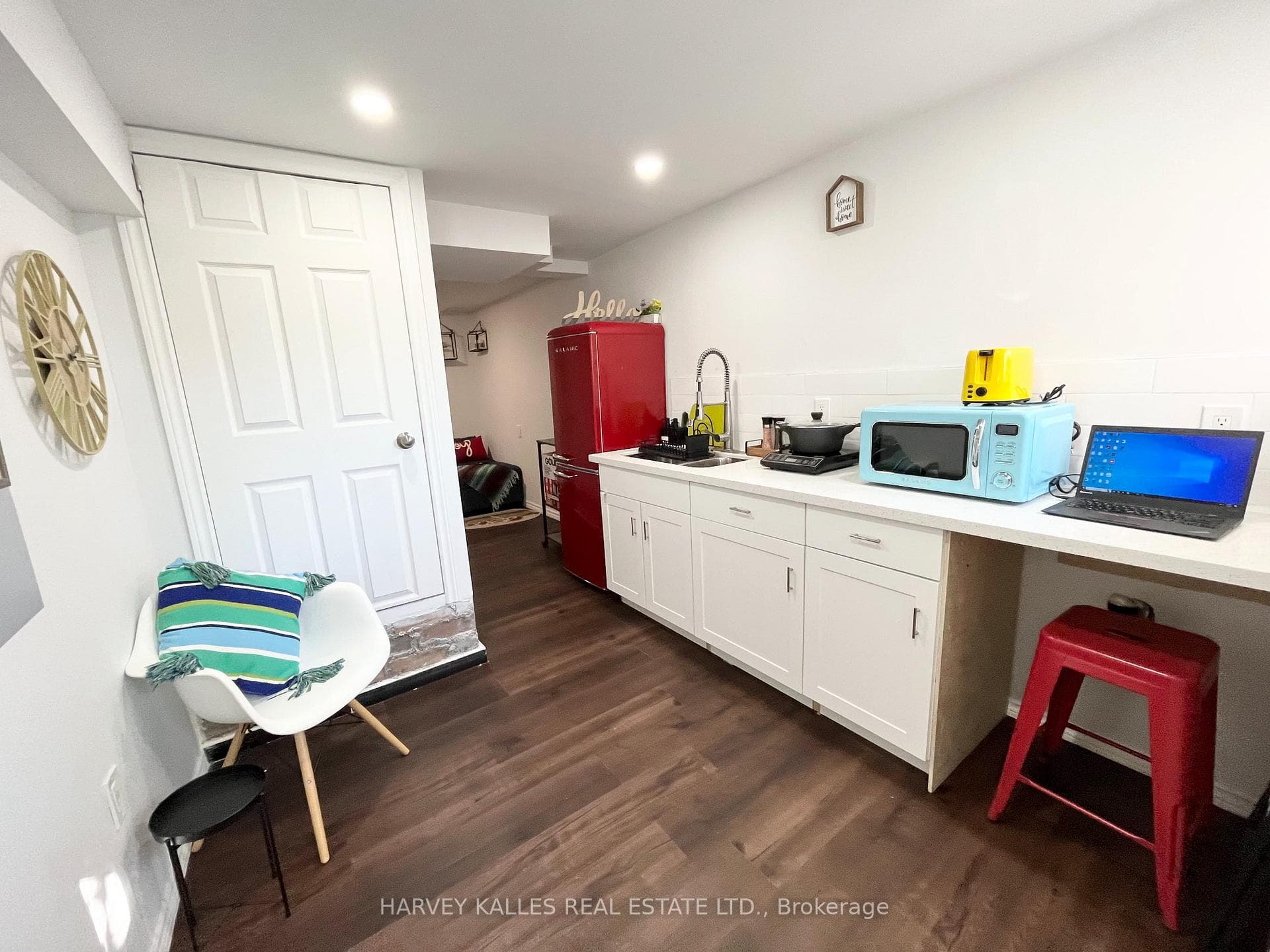 26 Leyton Avenue Unit Lower photo 1