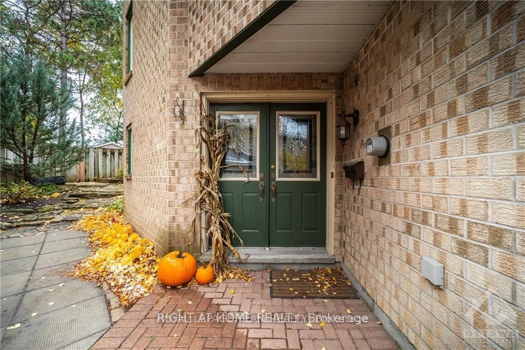 2982 Richmond Road photo 3