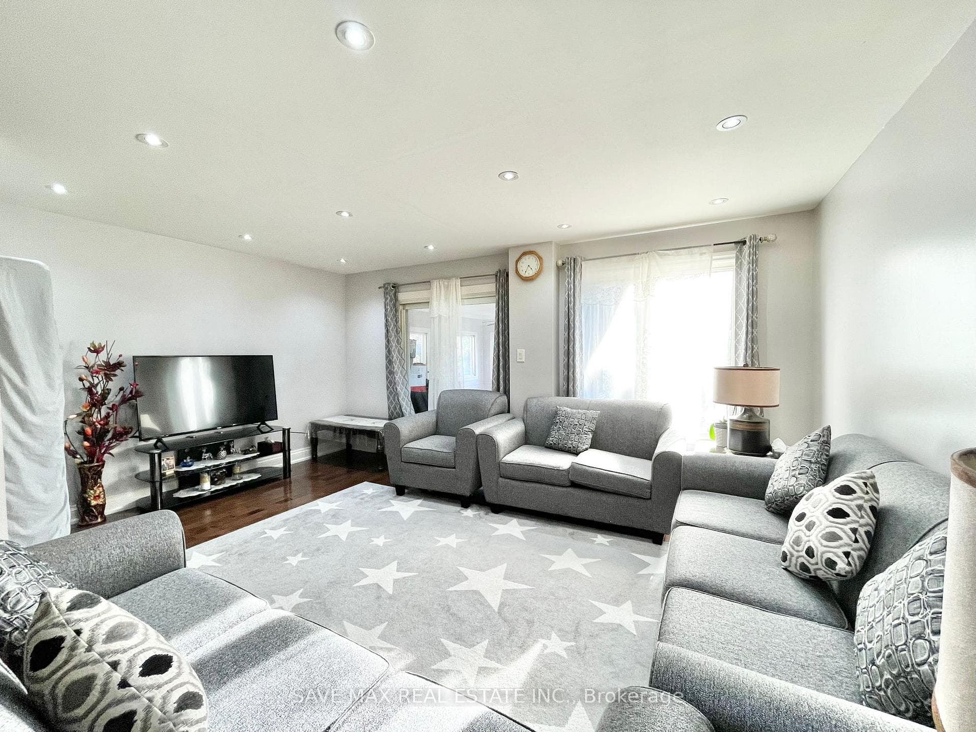 103 Chalfield Lane photo 5
