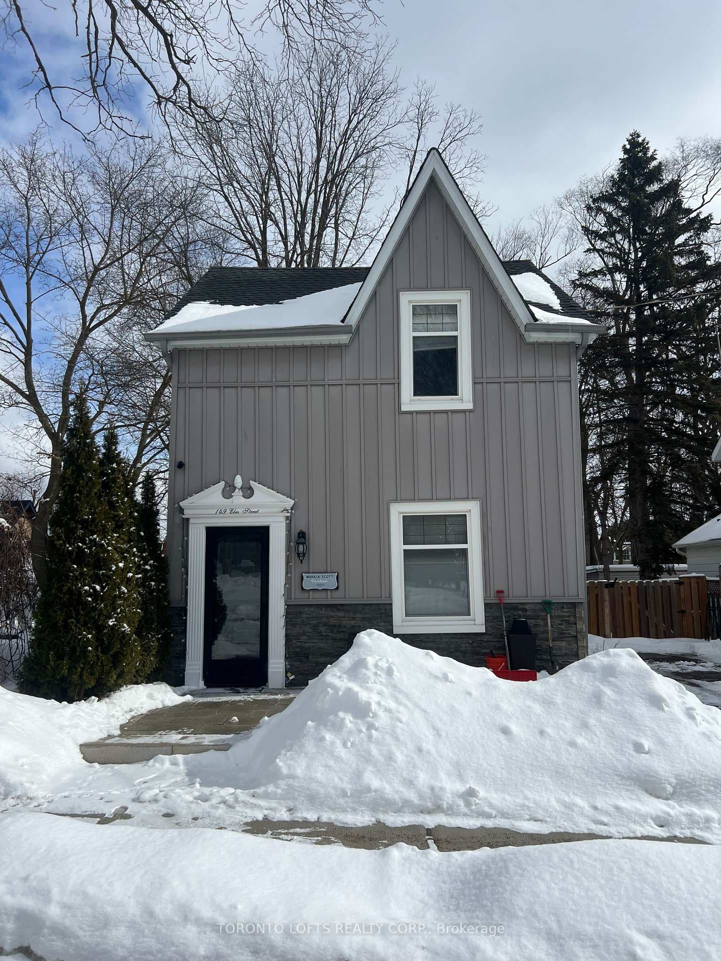 149 Elm Street photo 1