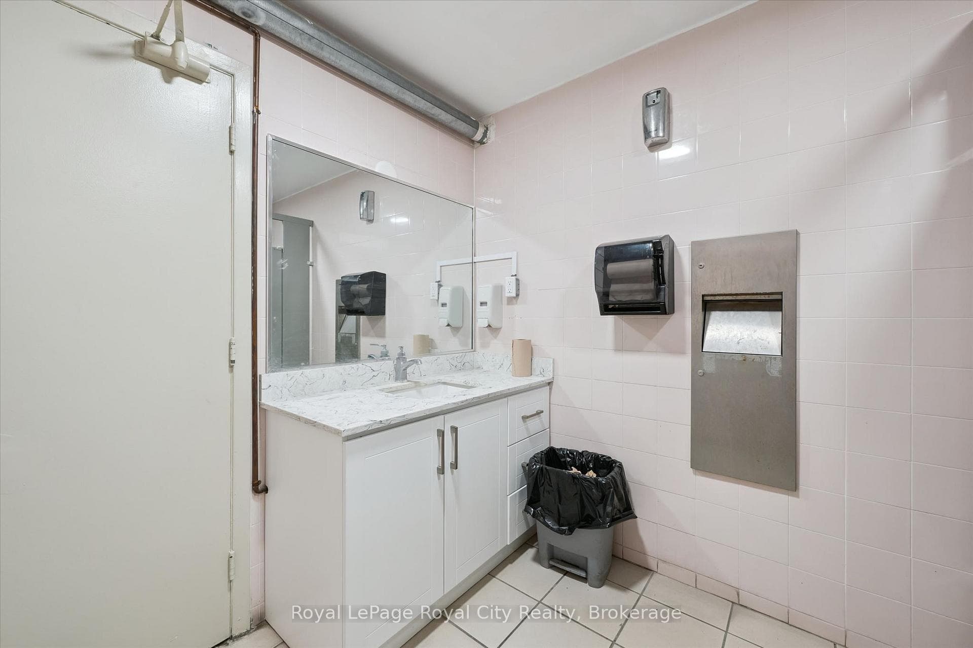 241 Edinburgh Road photo 16