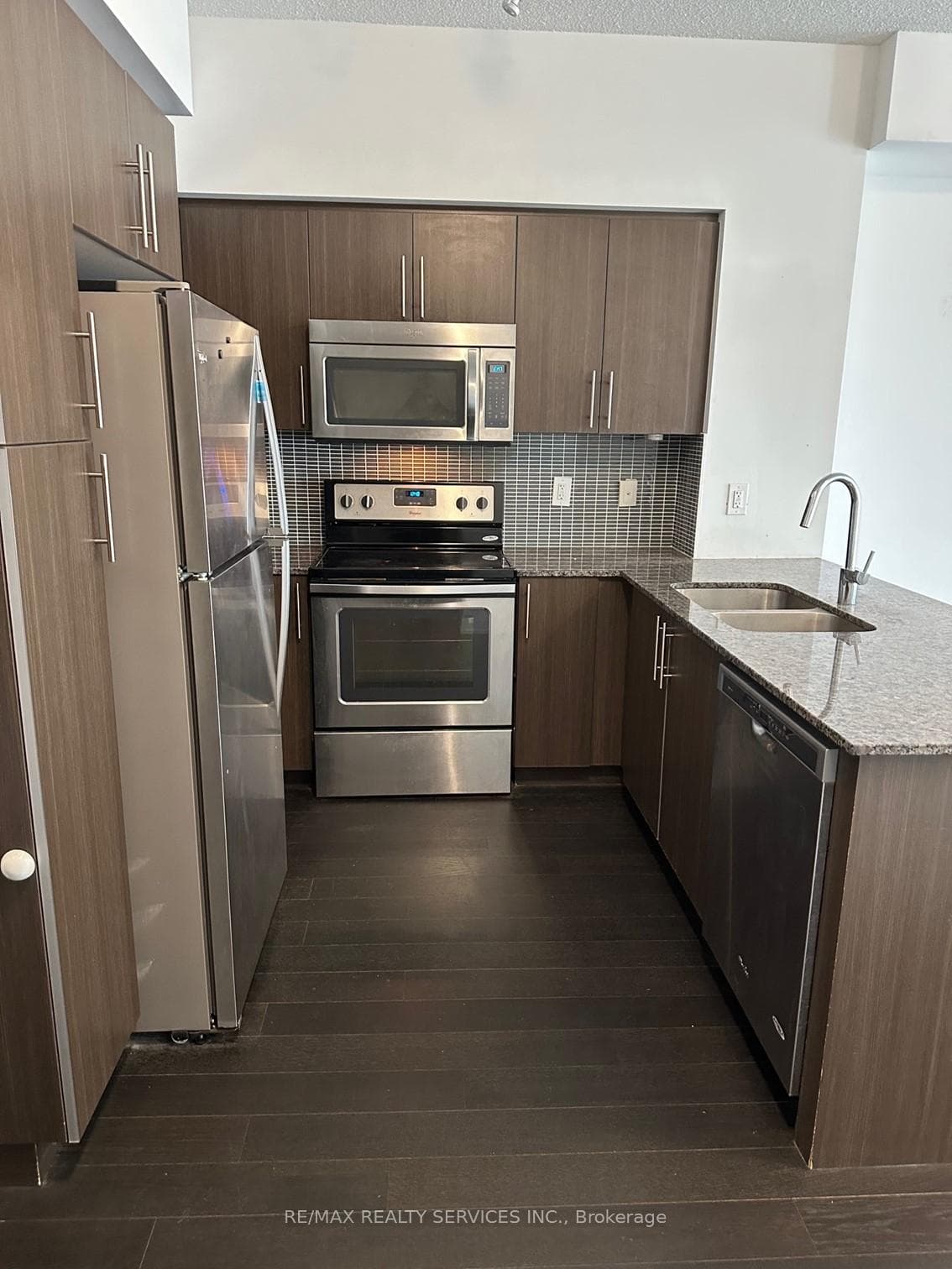 65 Speers Road Unit 1607 photo 2
