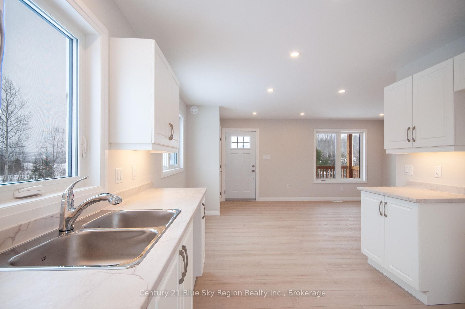 302 TALON Crescent photo 10