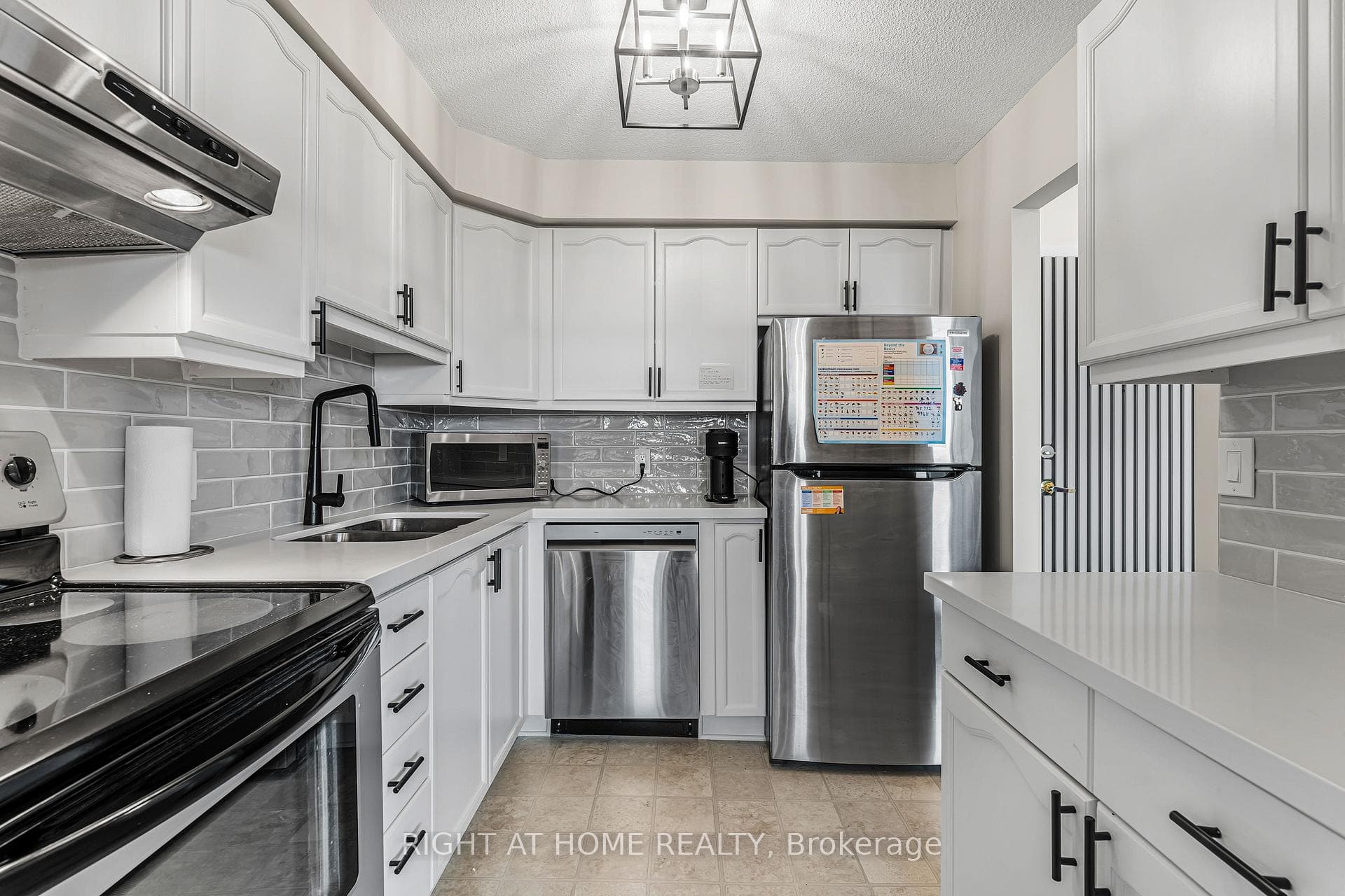 81 Scott Street Unit 707 photo 2