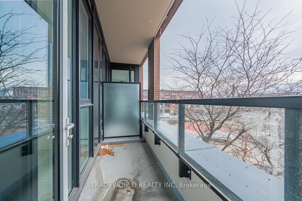 270 Dufferin Street Unit 208 photo 24
