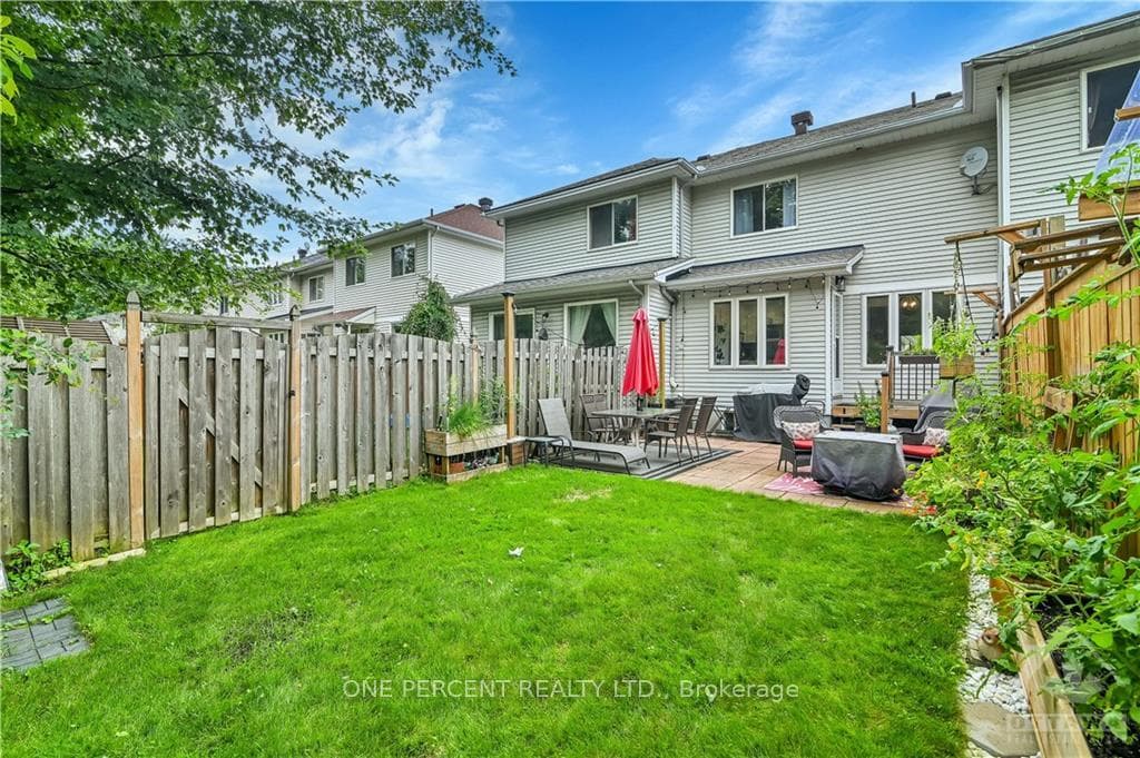 468 LAWLER Crescent photo 29