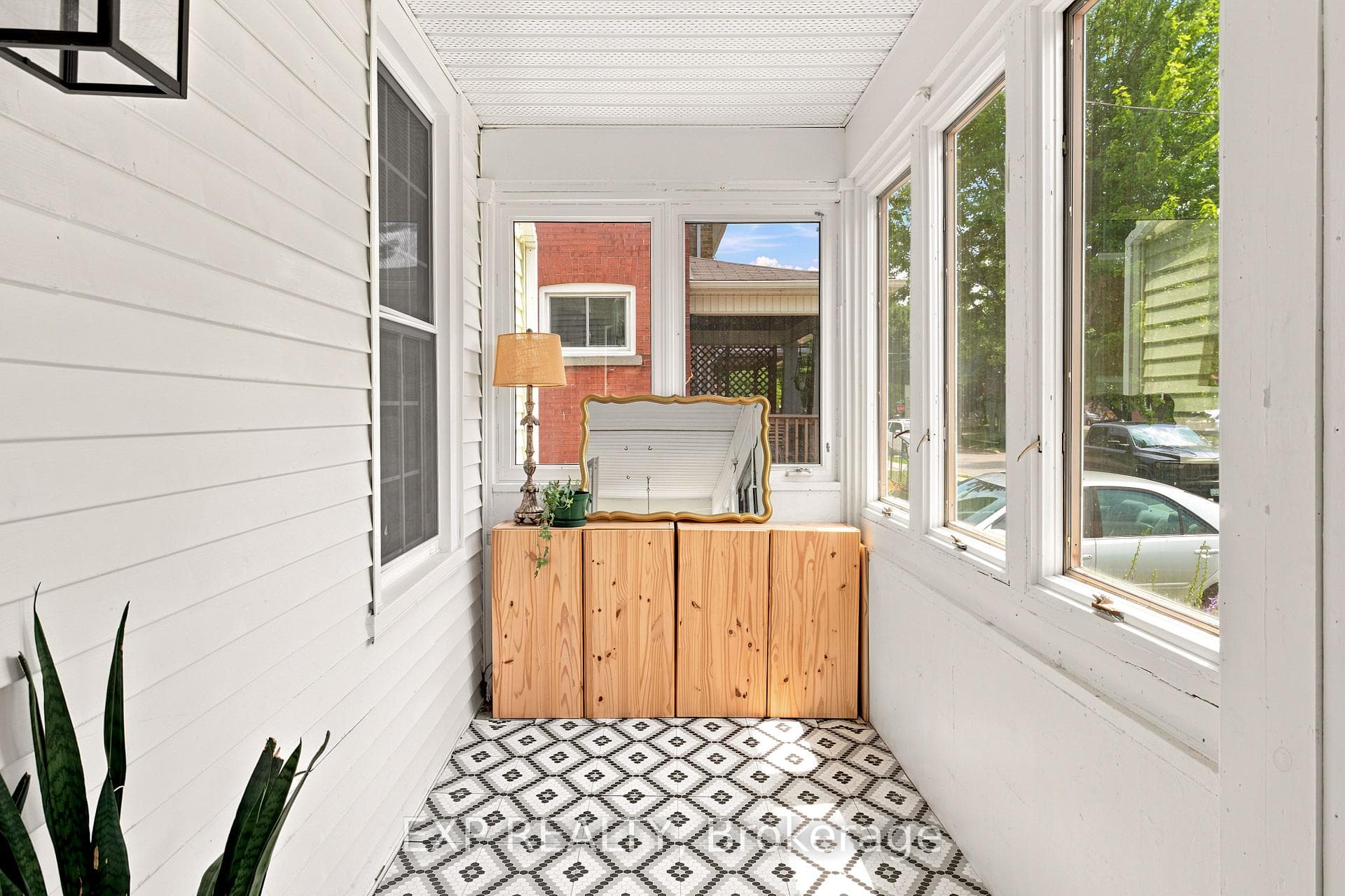 136 Falstaff Street photo 4