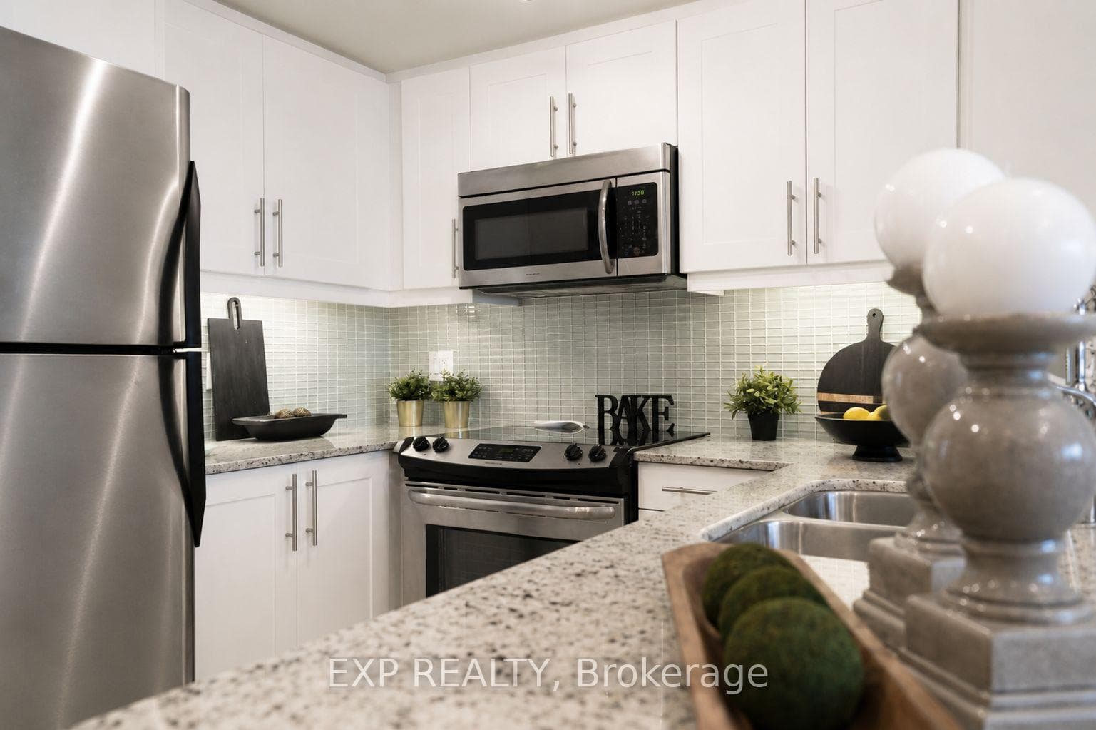 500 St Clair Avenue Unit 404 photo 8