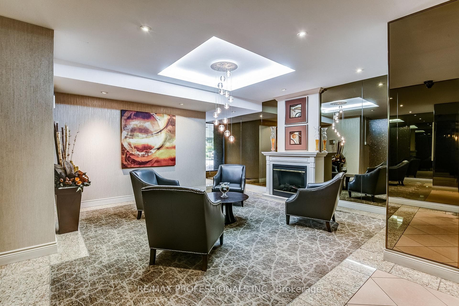 260 Scarlett Road Unit 2013 photo 2