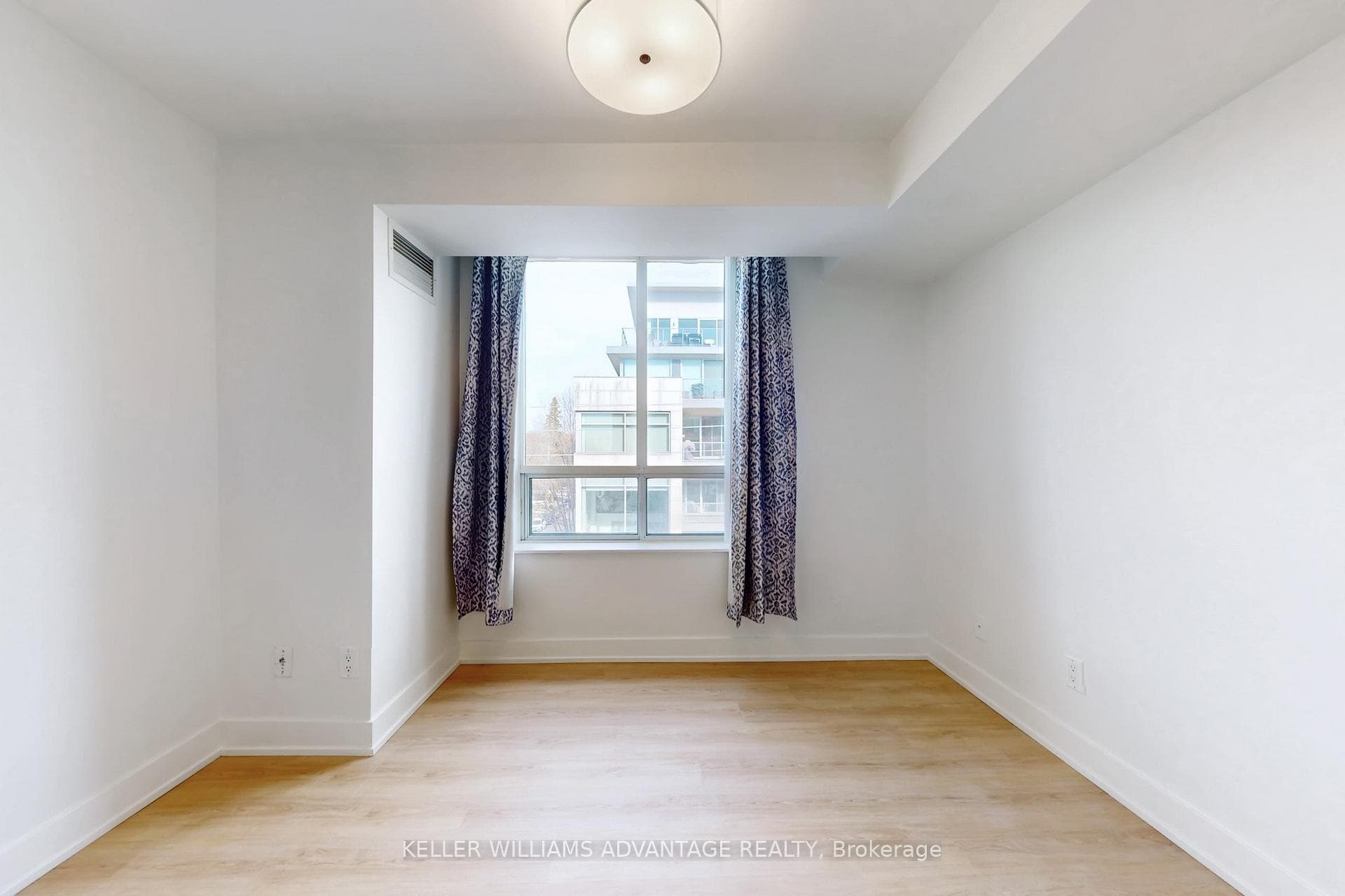 1863 Queen Street Unit 405 photo 19