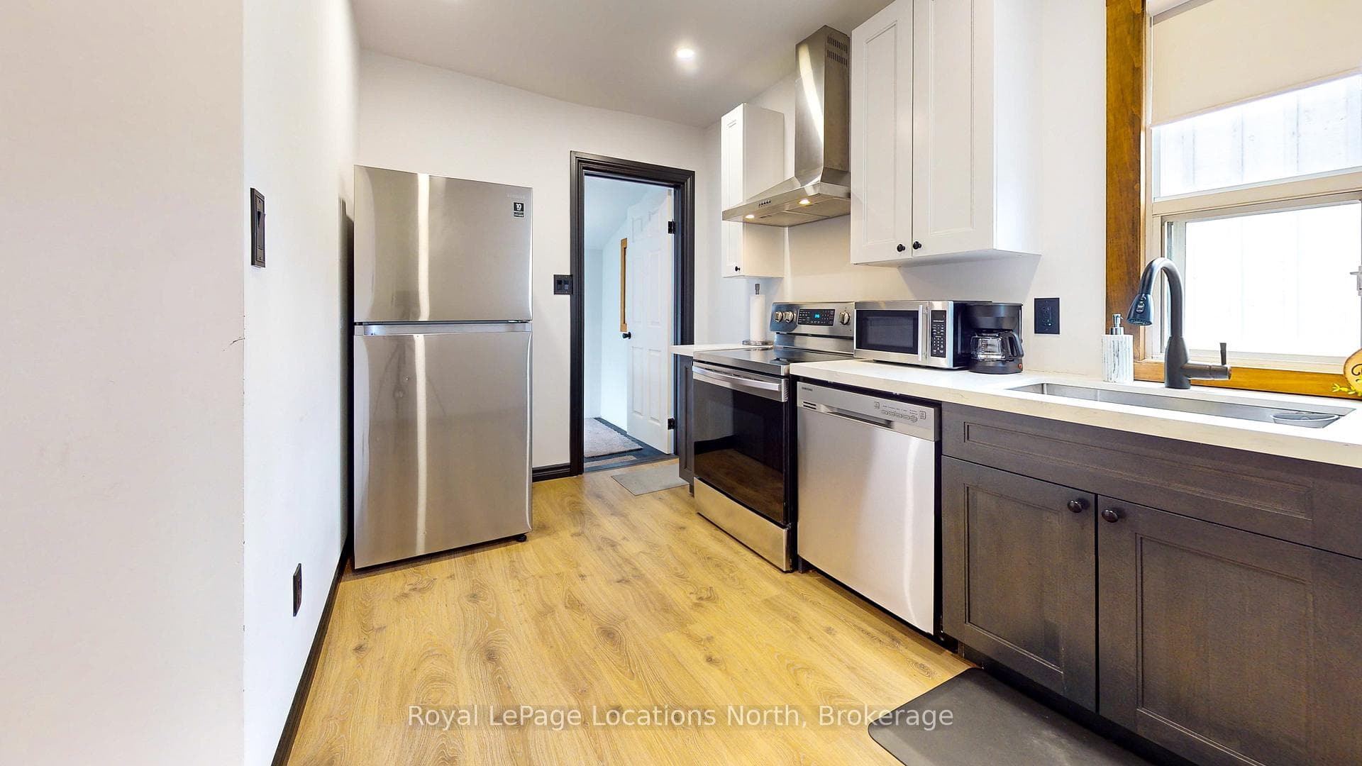 452 Hurontario Street photo 10