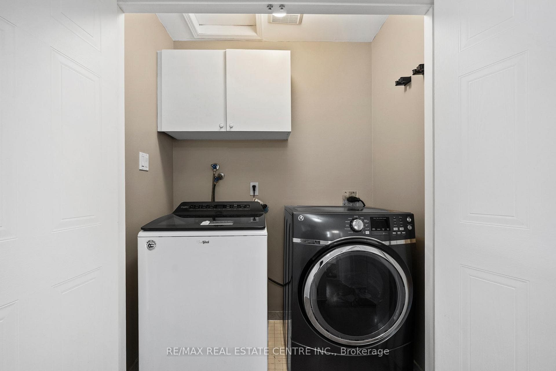 527 Ravenstone Court photo 45