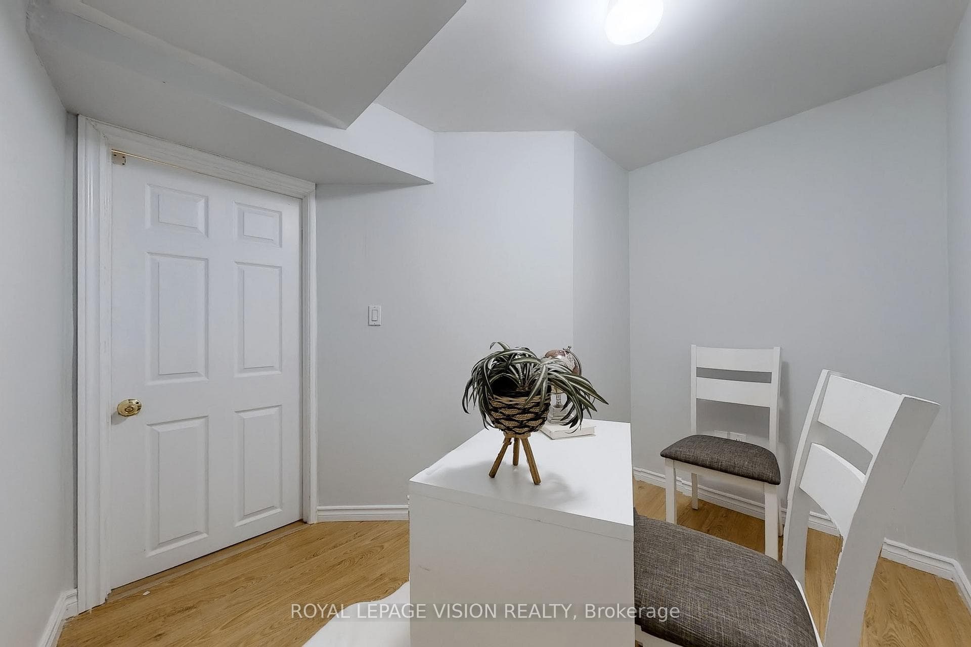 38 Eastport Drive photo 29