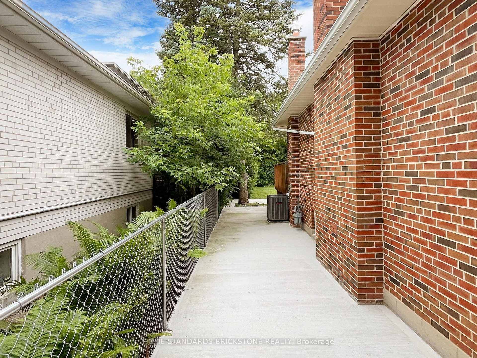 206 Henderson Avenue photo 39