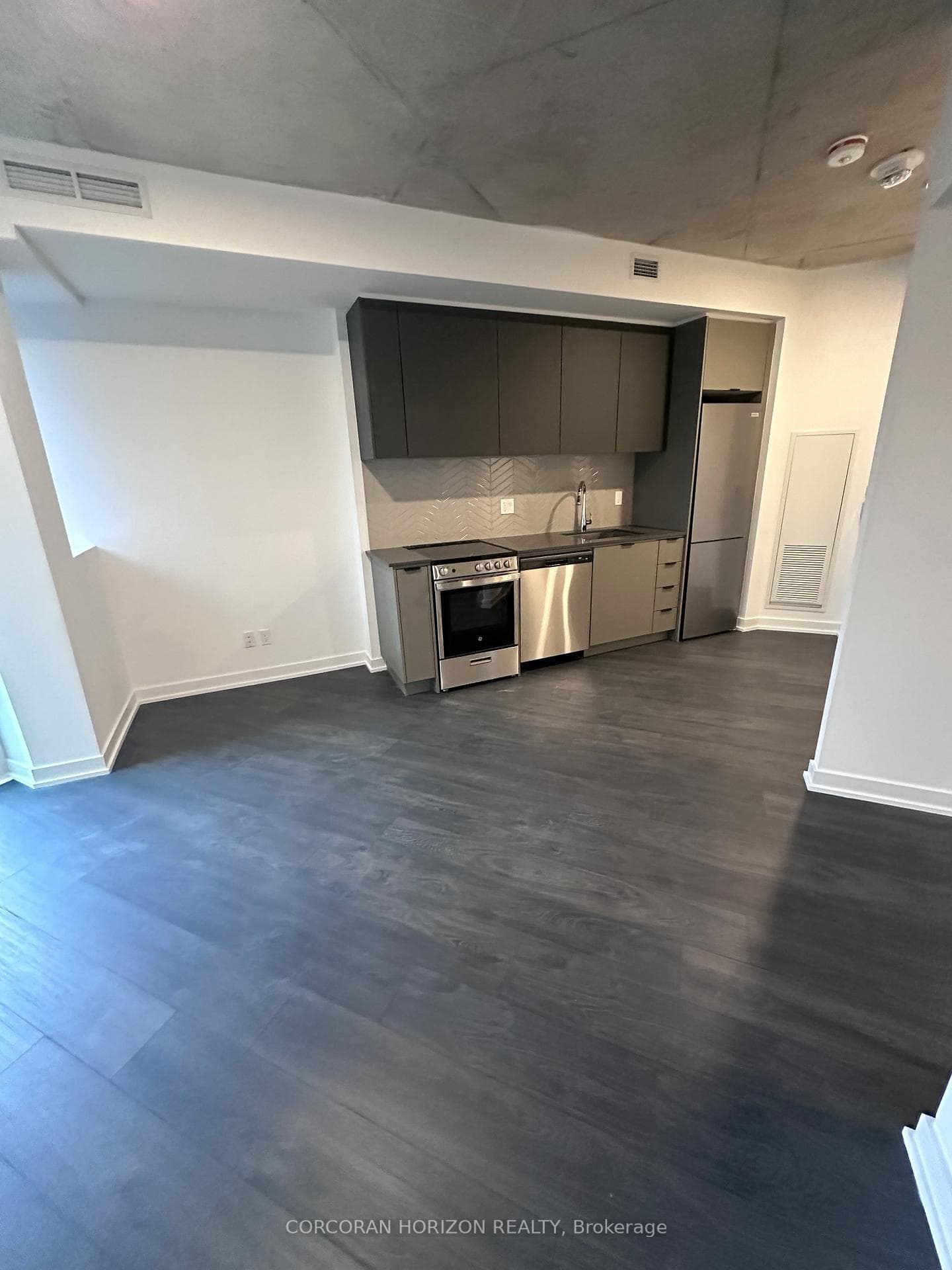 57 Brock Avenue Unit 417 photo 5