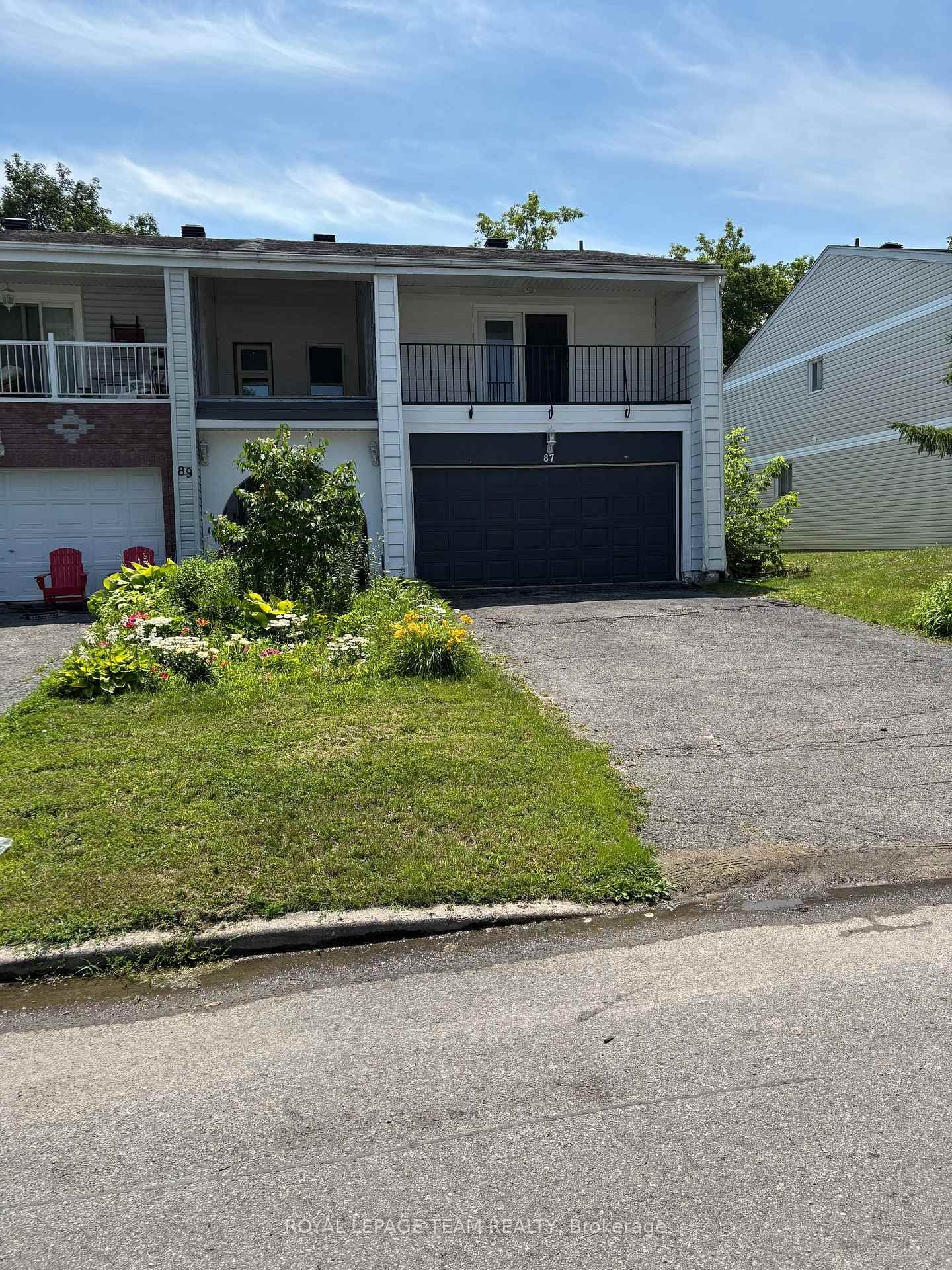 87 Grady Crescent photo 1