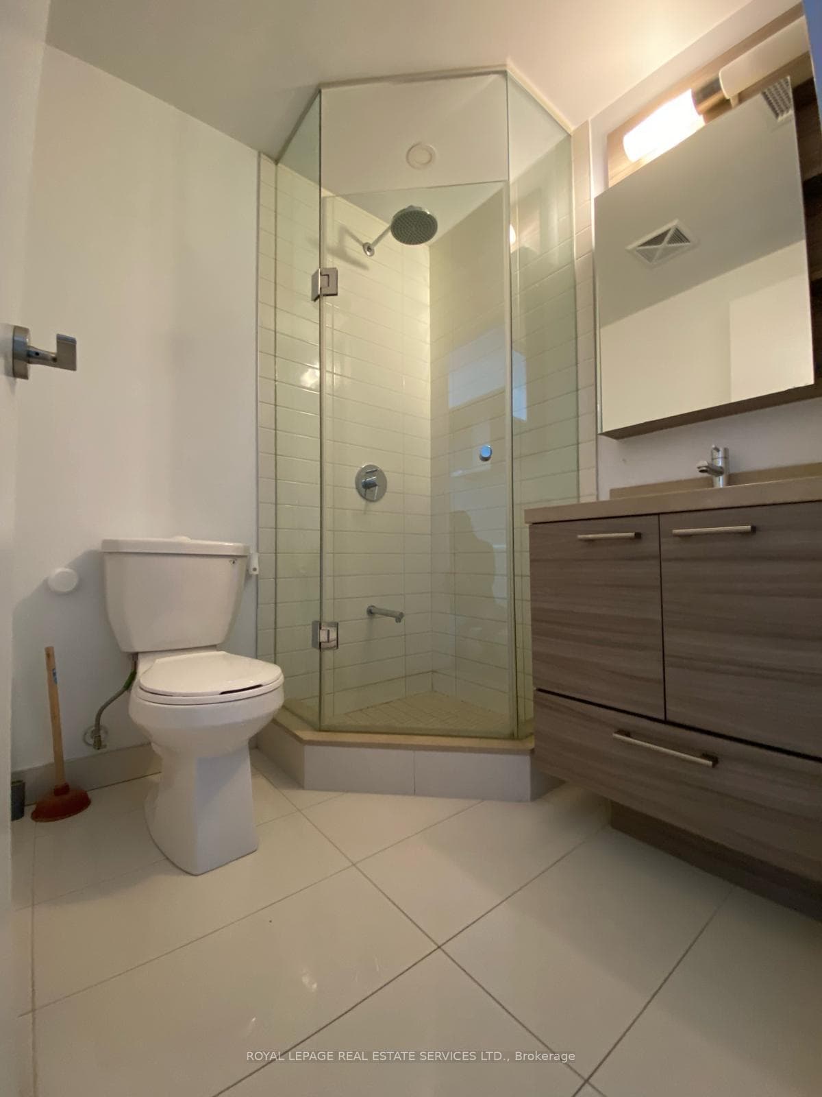 2221 Yonge Street Unit 2107 photo 8