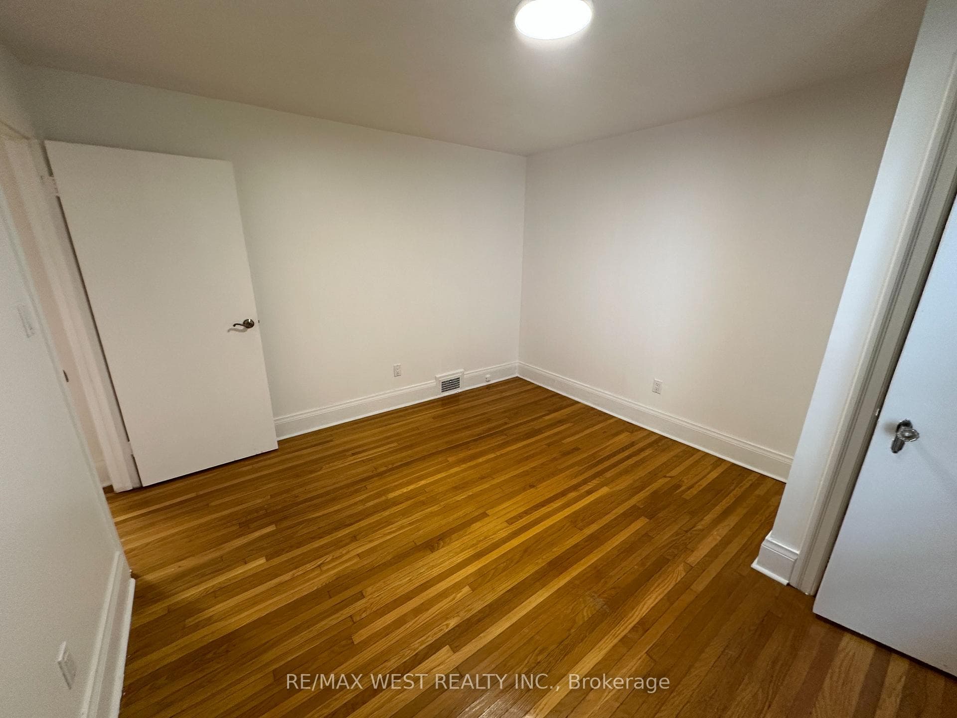 8186 Islington Avenue photo 24