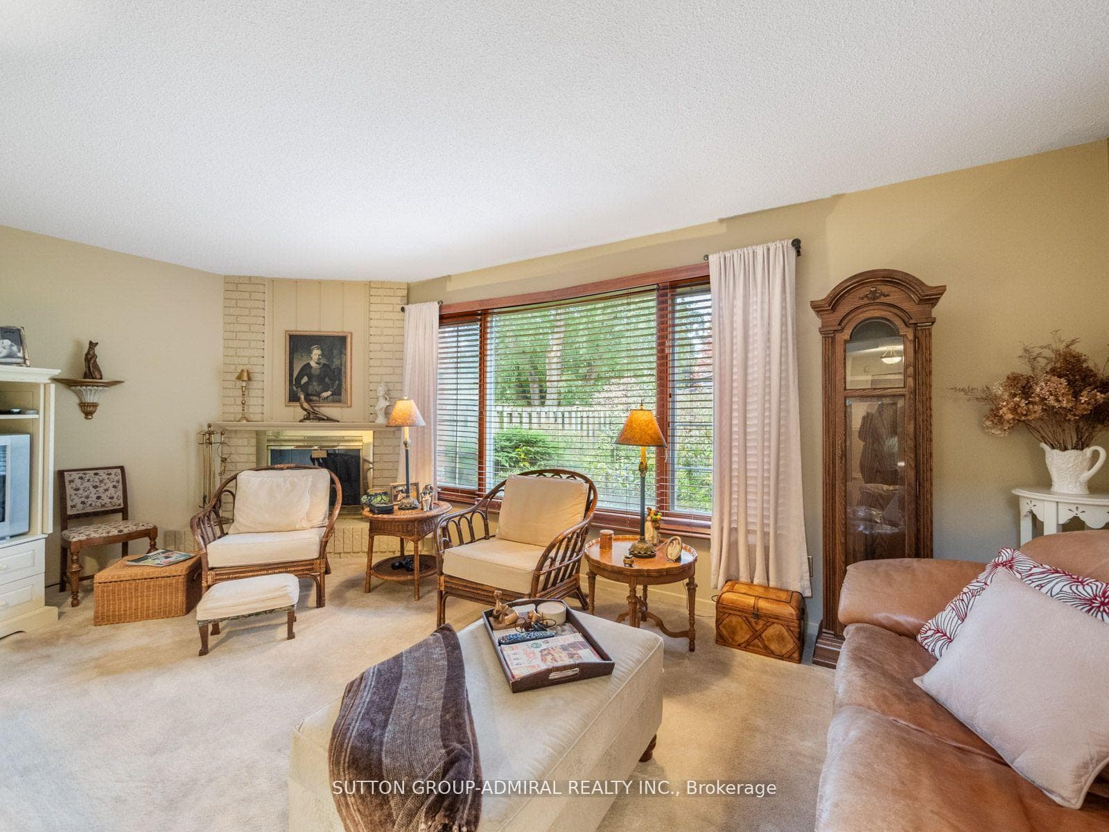 1750 Listowell Crescent photo 4