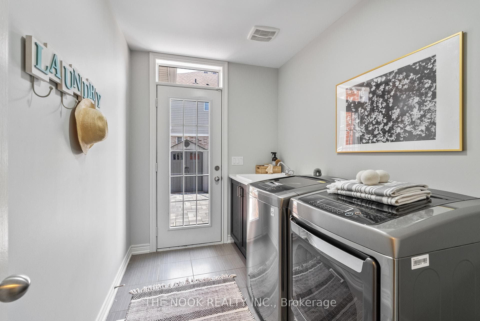 170 Blackwell Crescent photo 22