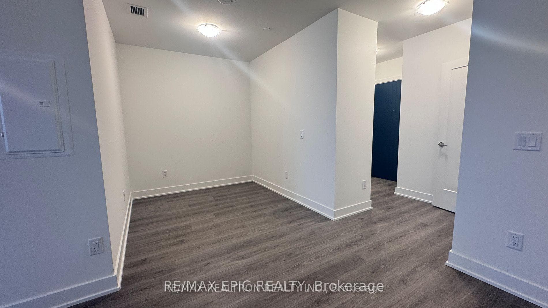 2545 Simcoe Street Unit 913 photo 7