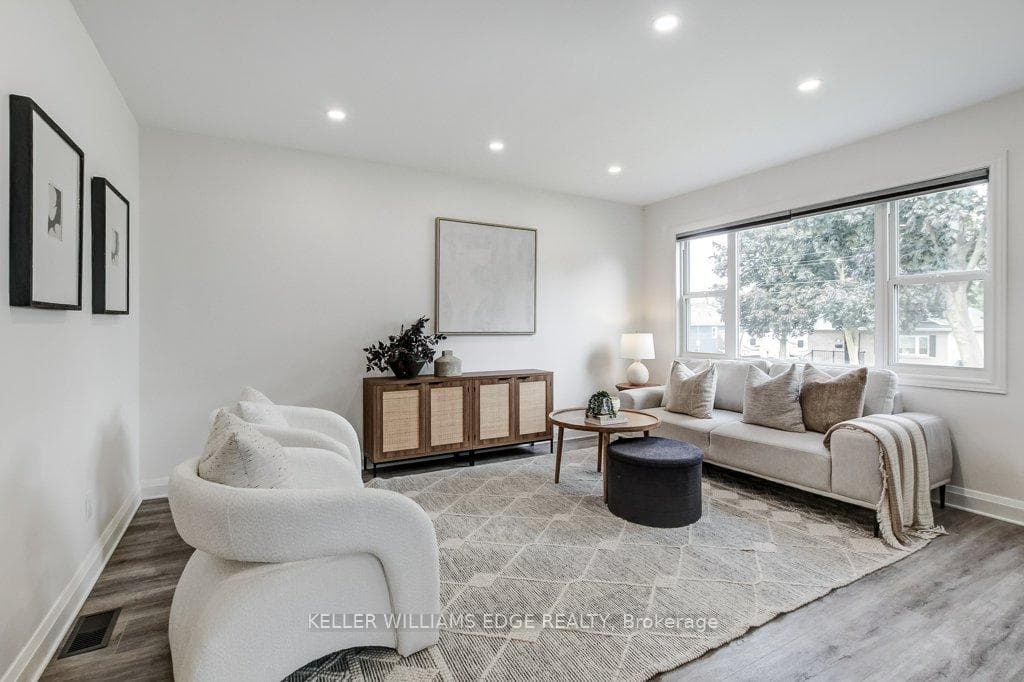 202 Erindale Avenue photo 1