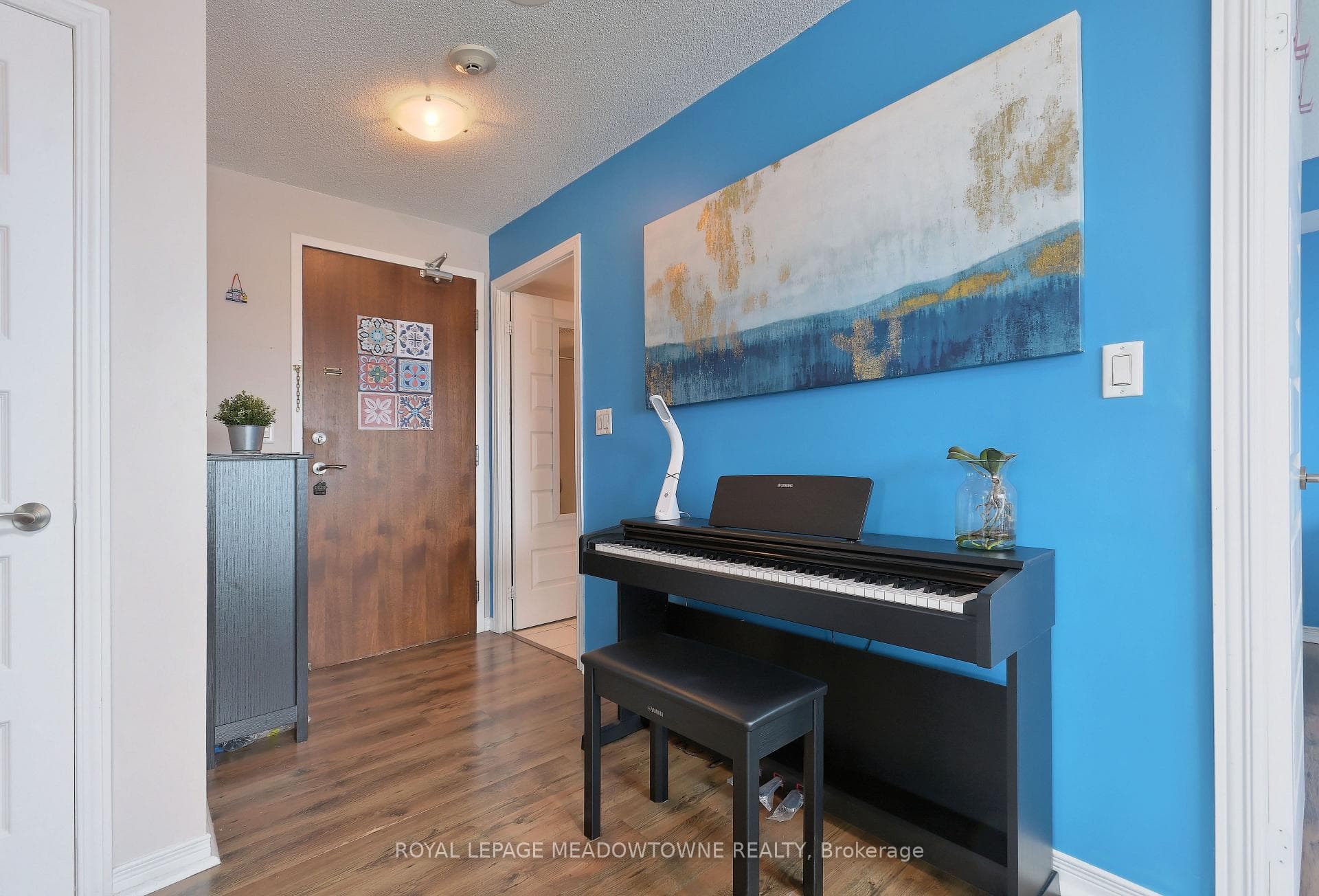 215 Queen Street Unit 603 photo 2