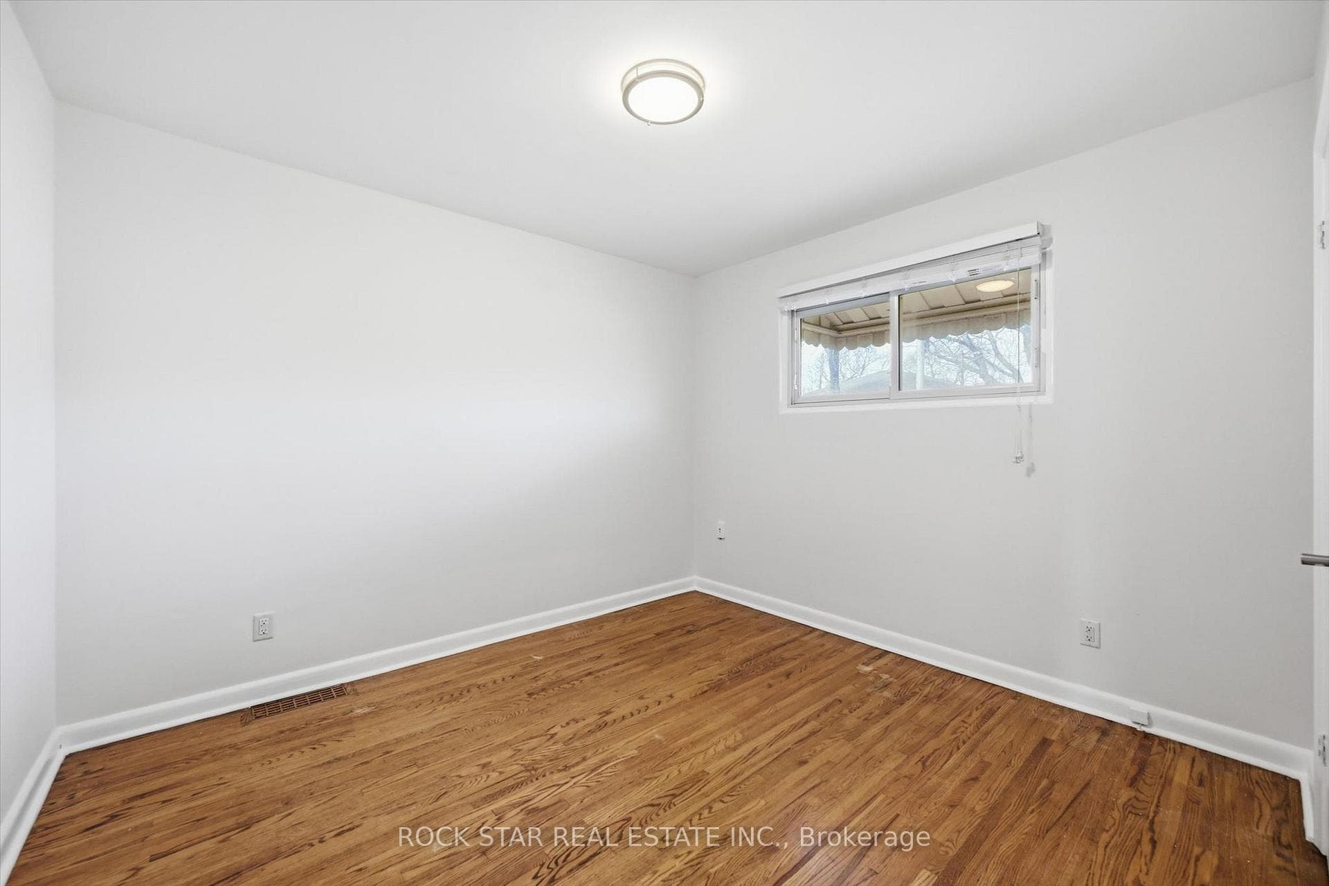 324 East 33rd Street photo 14