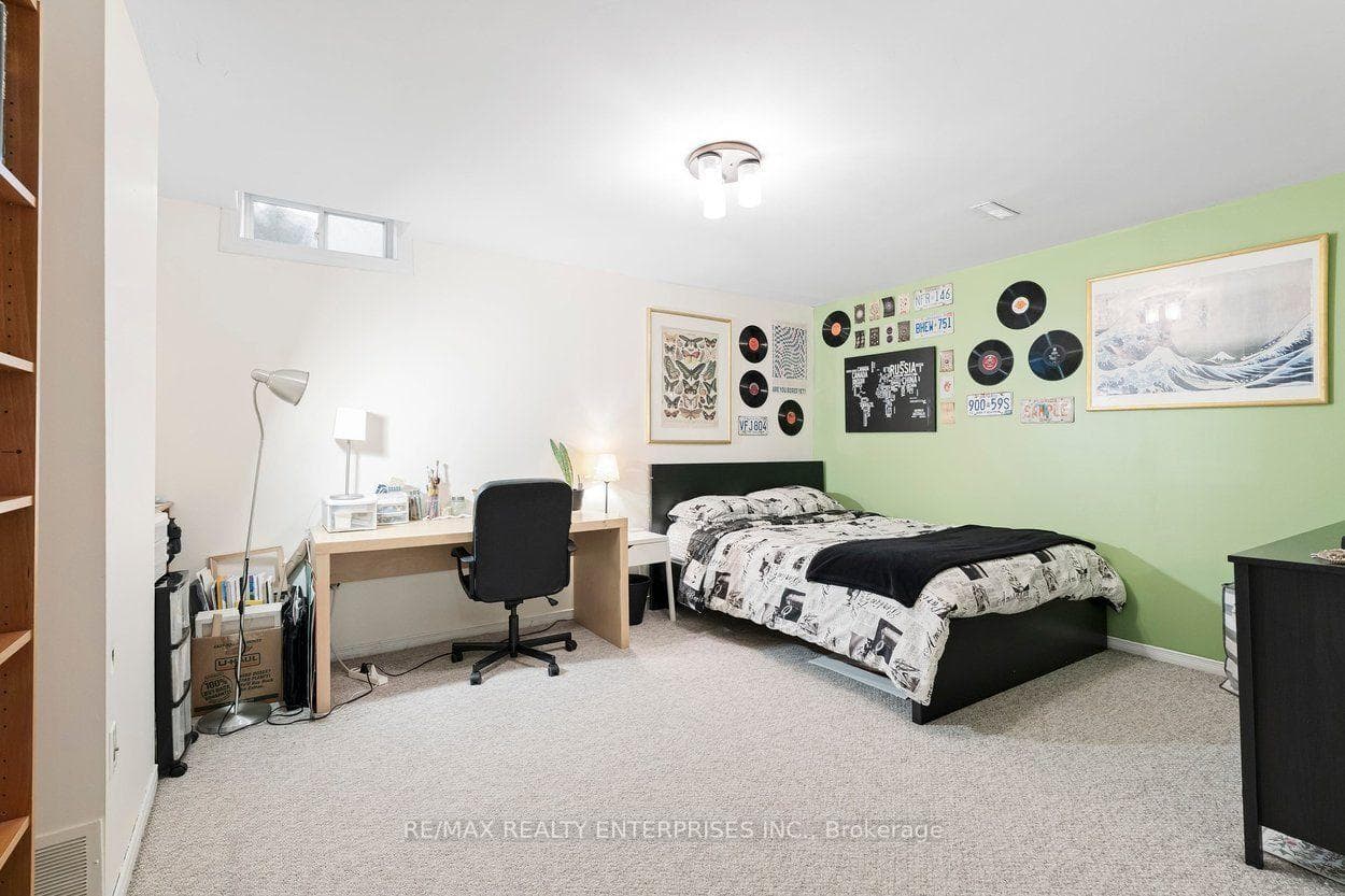 2055 Walkers Line Unit 117 photo 35