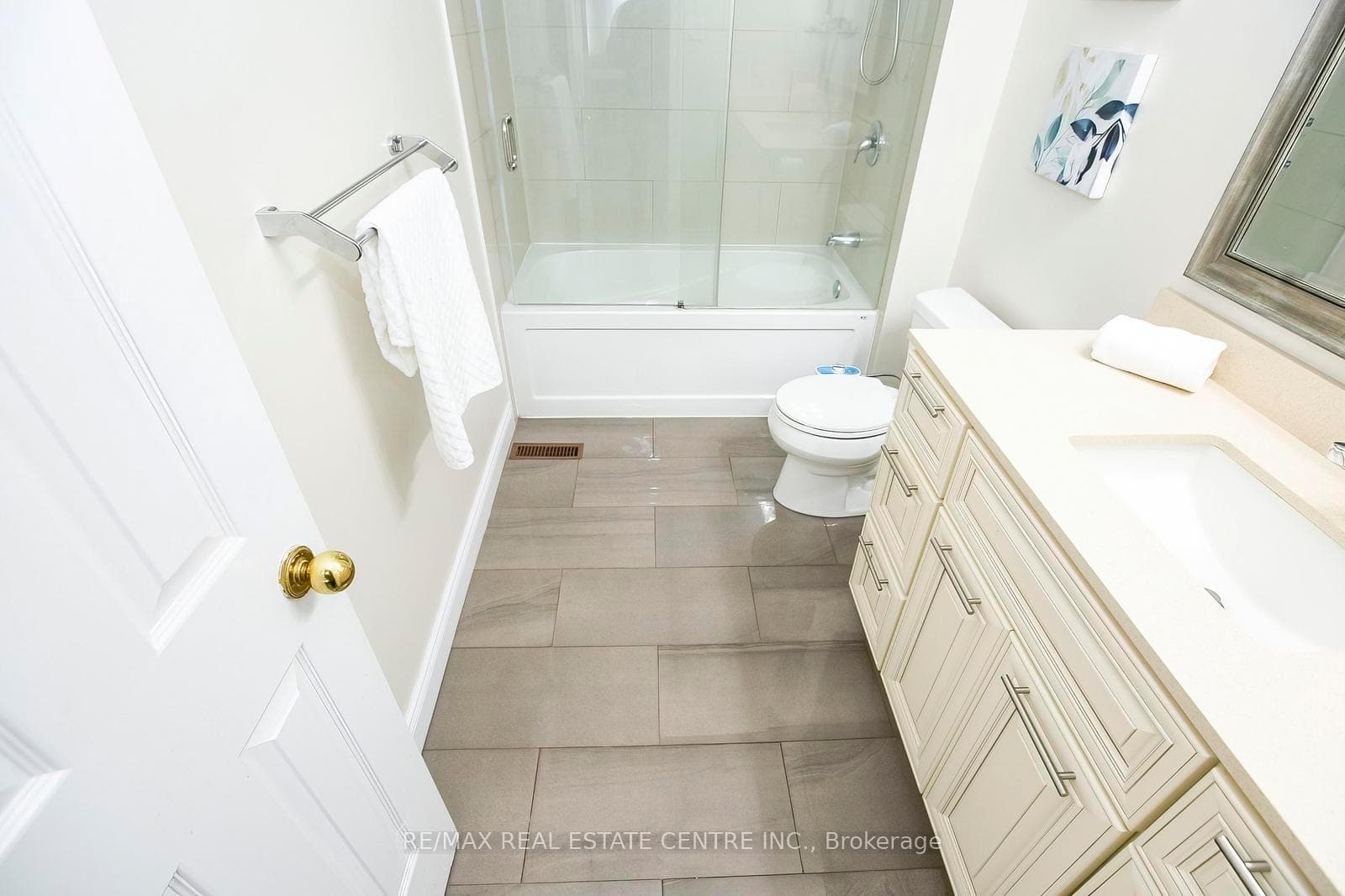 108 Moffatt Avenue photo 26