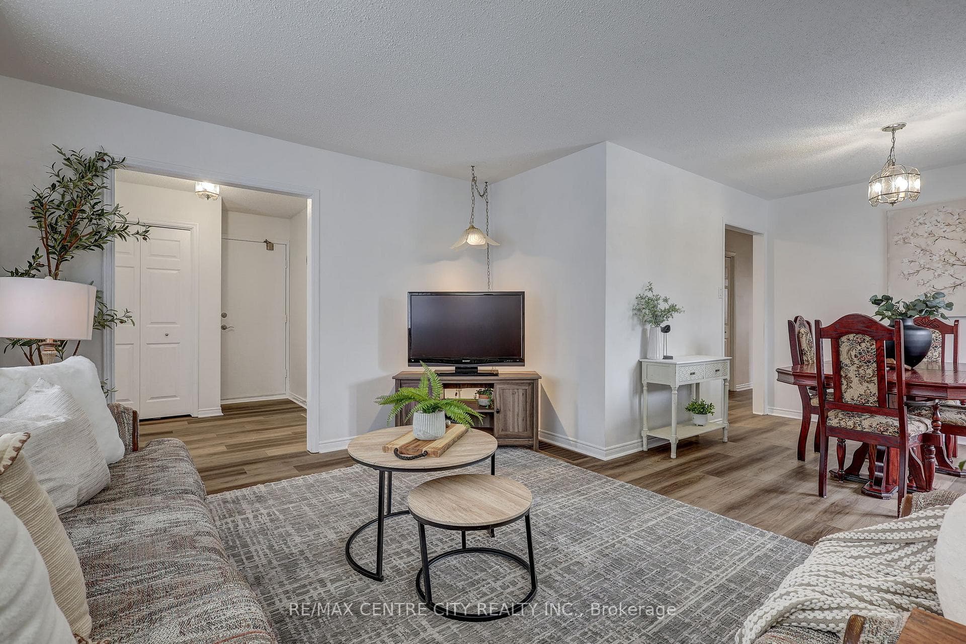 95 Dufferin Street photo 5