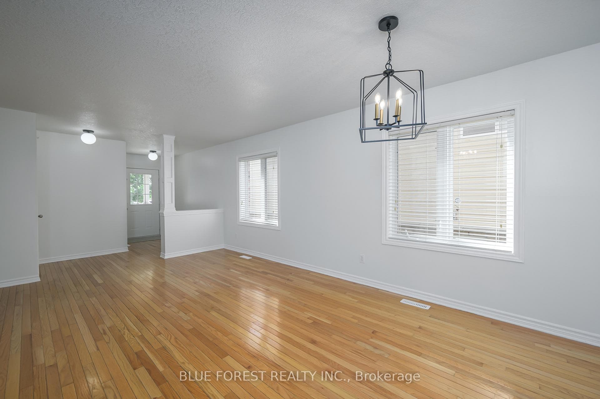 2941 Paulkane Chase photo 4