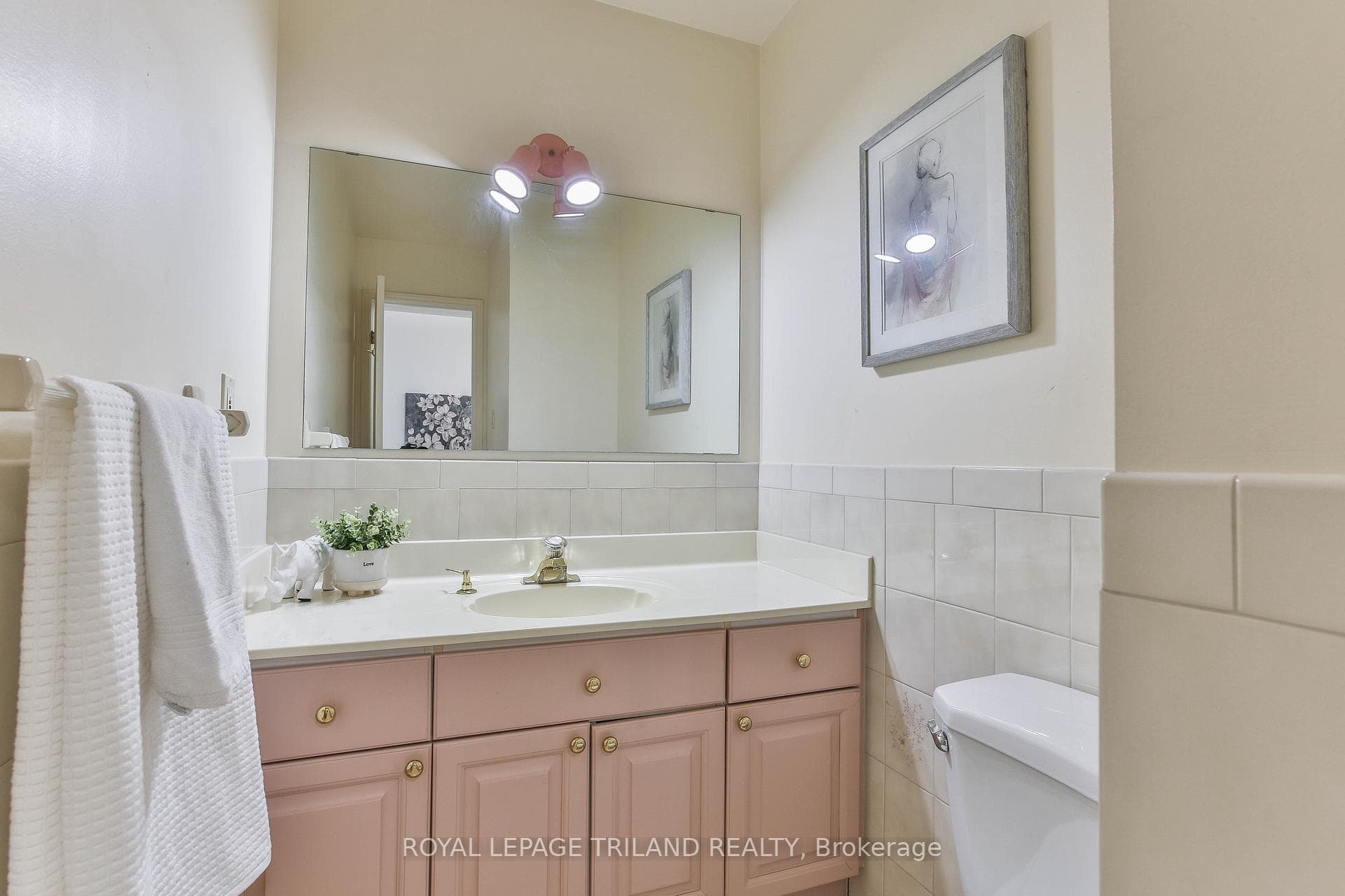 60 ROSECLIFFE Crescent Unit 8 photo 21