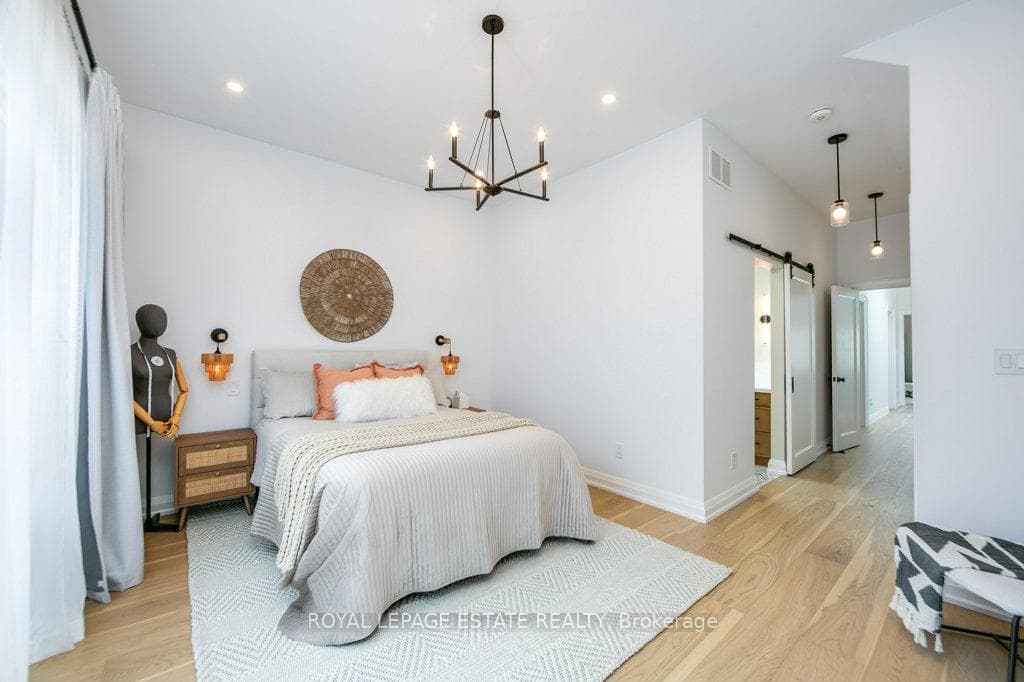 25 Herbert Avenue photo 22
