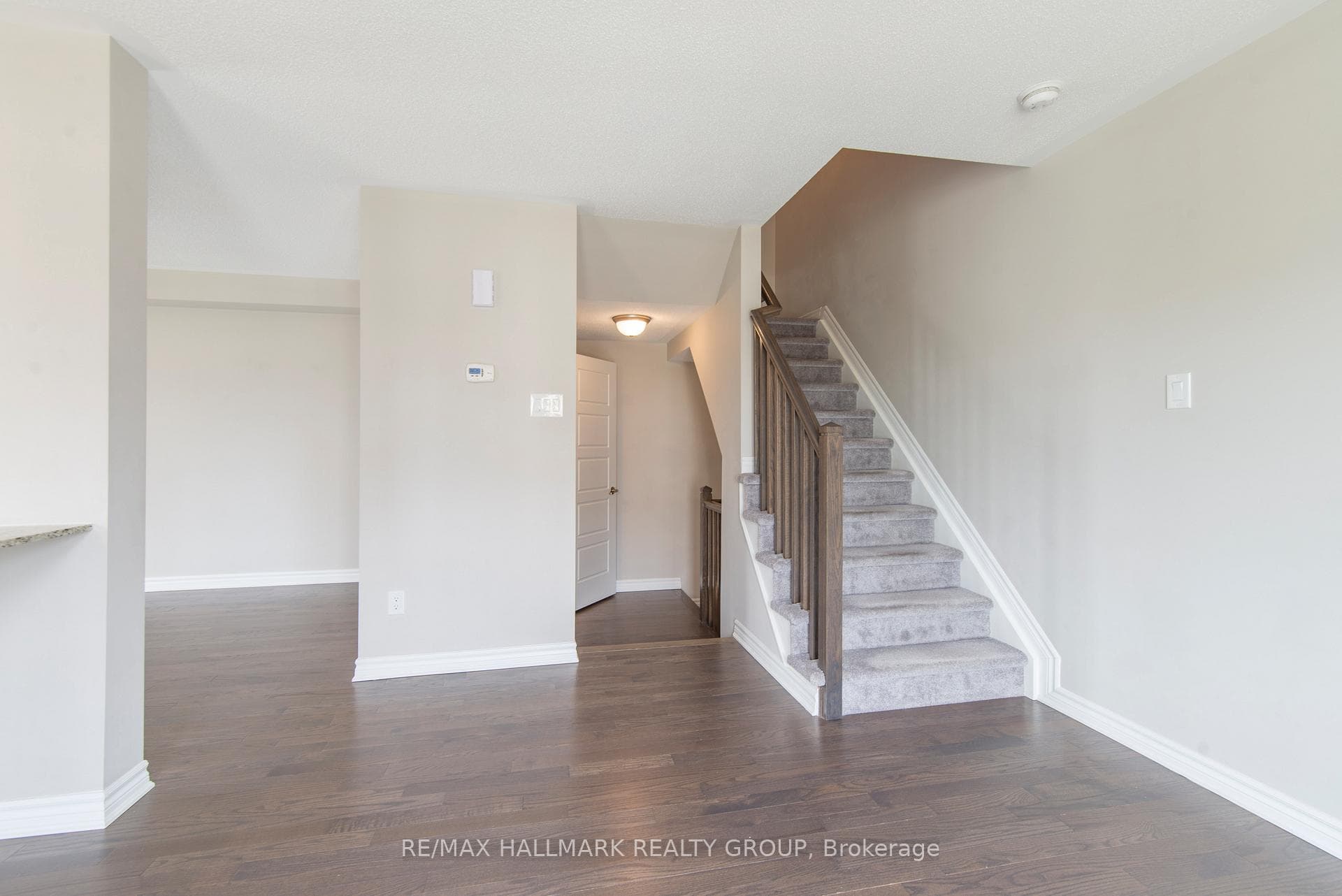 799 Mayfly Crescent photo 10