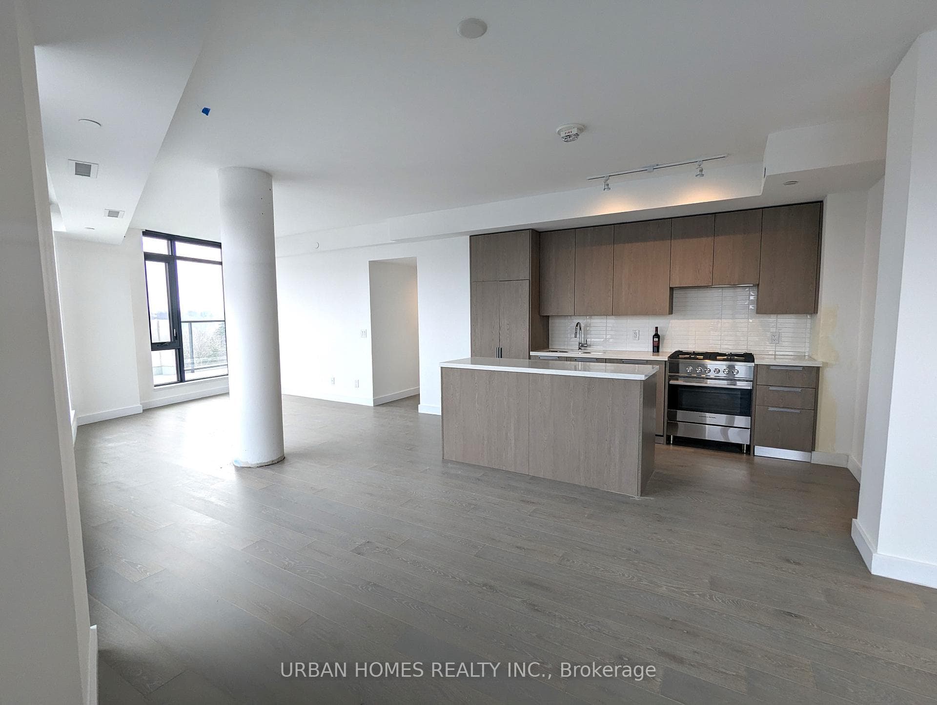 160 Kingsway Crescent Unit 610 photo 2
